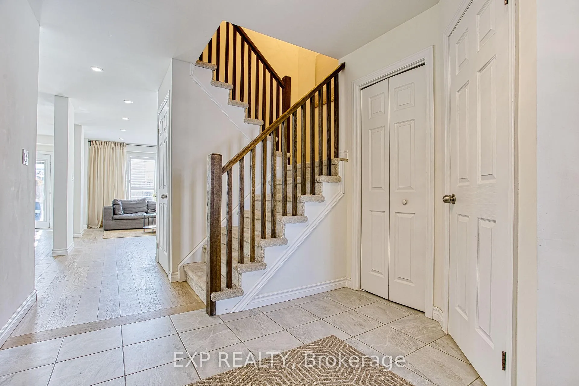 Photo 14 of 32 Hudson Drive, Haldimand — HOMEH