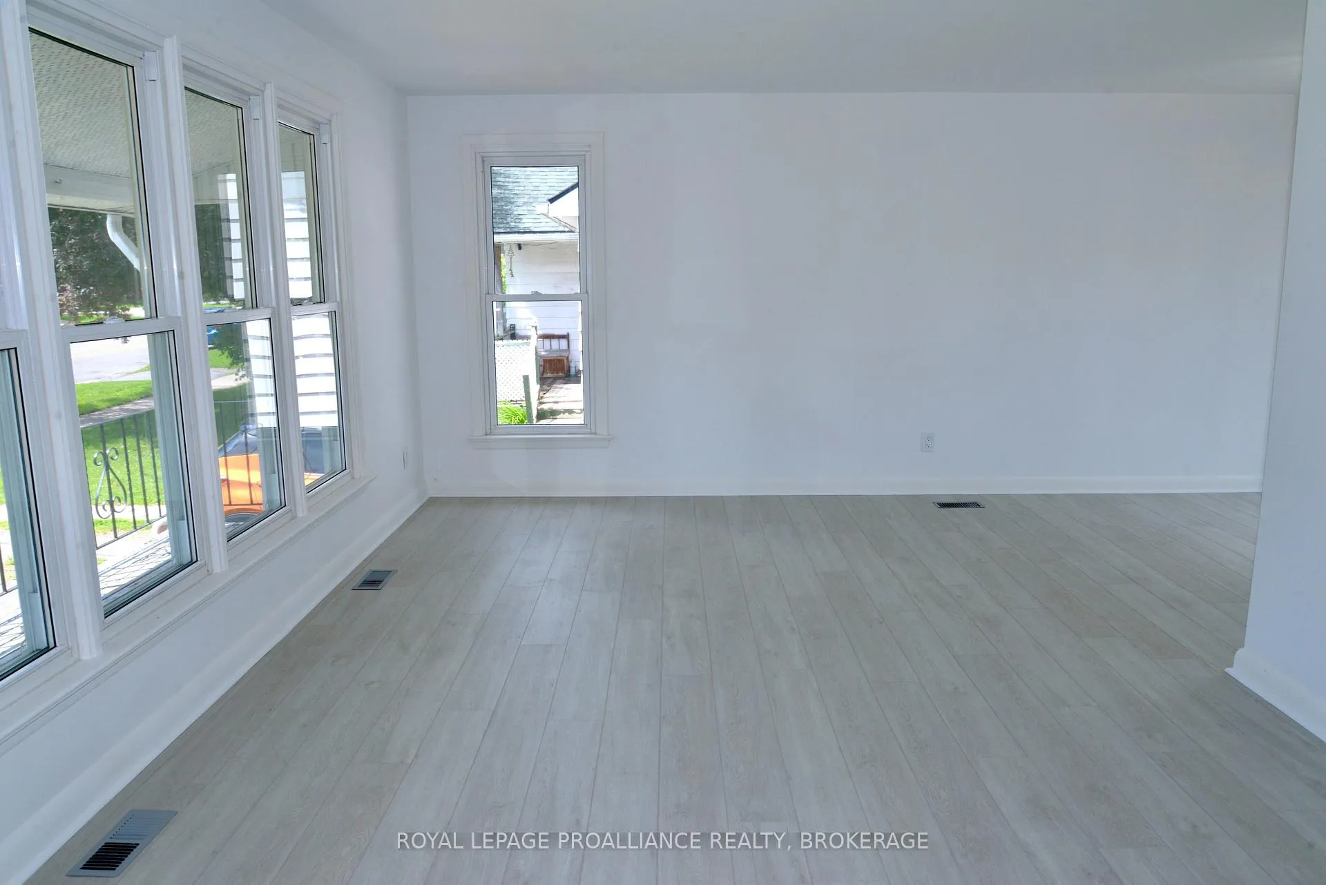 Photo 3 of 775 Alfred Crescent, Kingston, East of Sir John A. Blvd — HOMEH