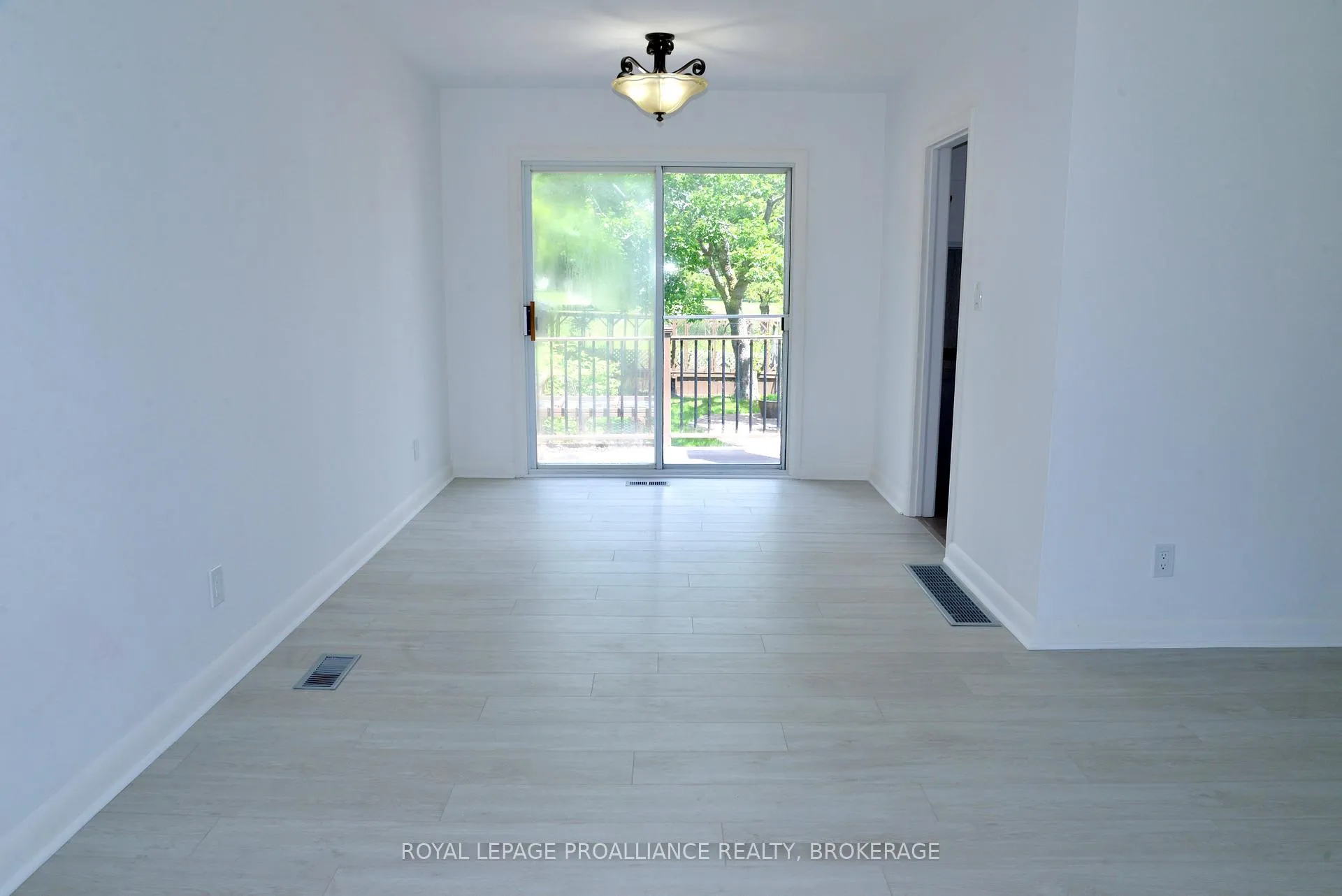 Photo 4 of 775 Alfred Crescent, Kingston, East of Sir John A. Blvd — HOMEH