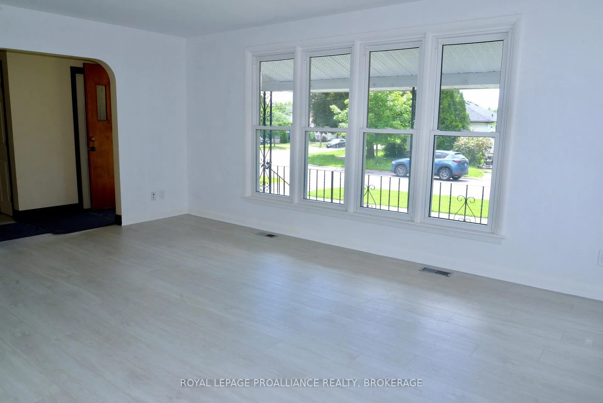 Photo 5 of 775 Alfred Crescent, Kingston, East of Sir John A. Blvd — HOMEH