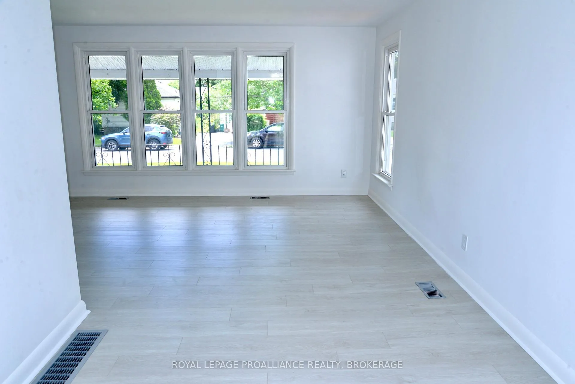 Photo 6 of 775 Alfred Crescent, Kingston, East of Sir John A. Blvd — HOMEH