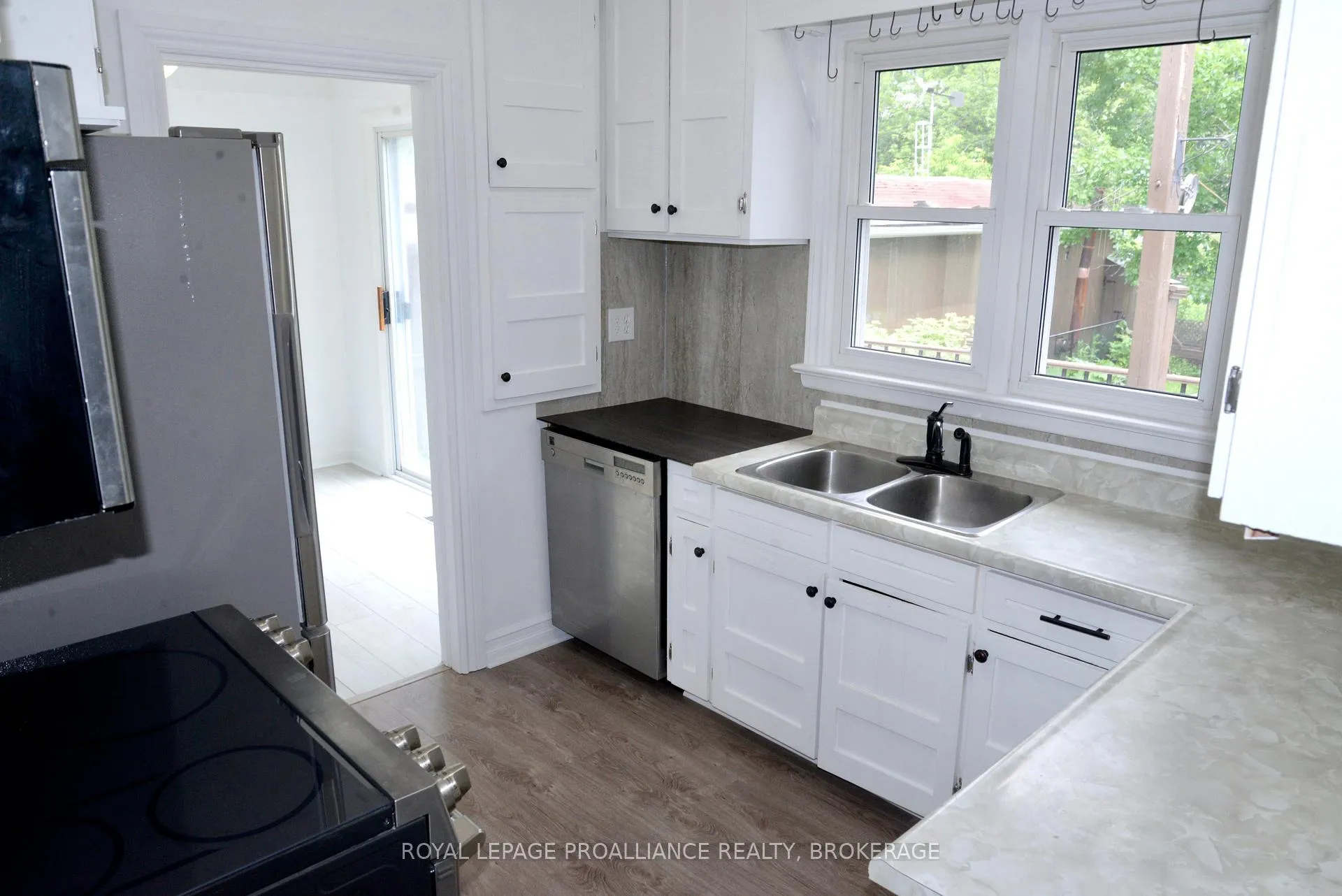 Photo 8 of 775 Alfred Crescent, Kingston, East of Sir John A. Blvd — HOMEH
