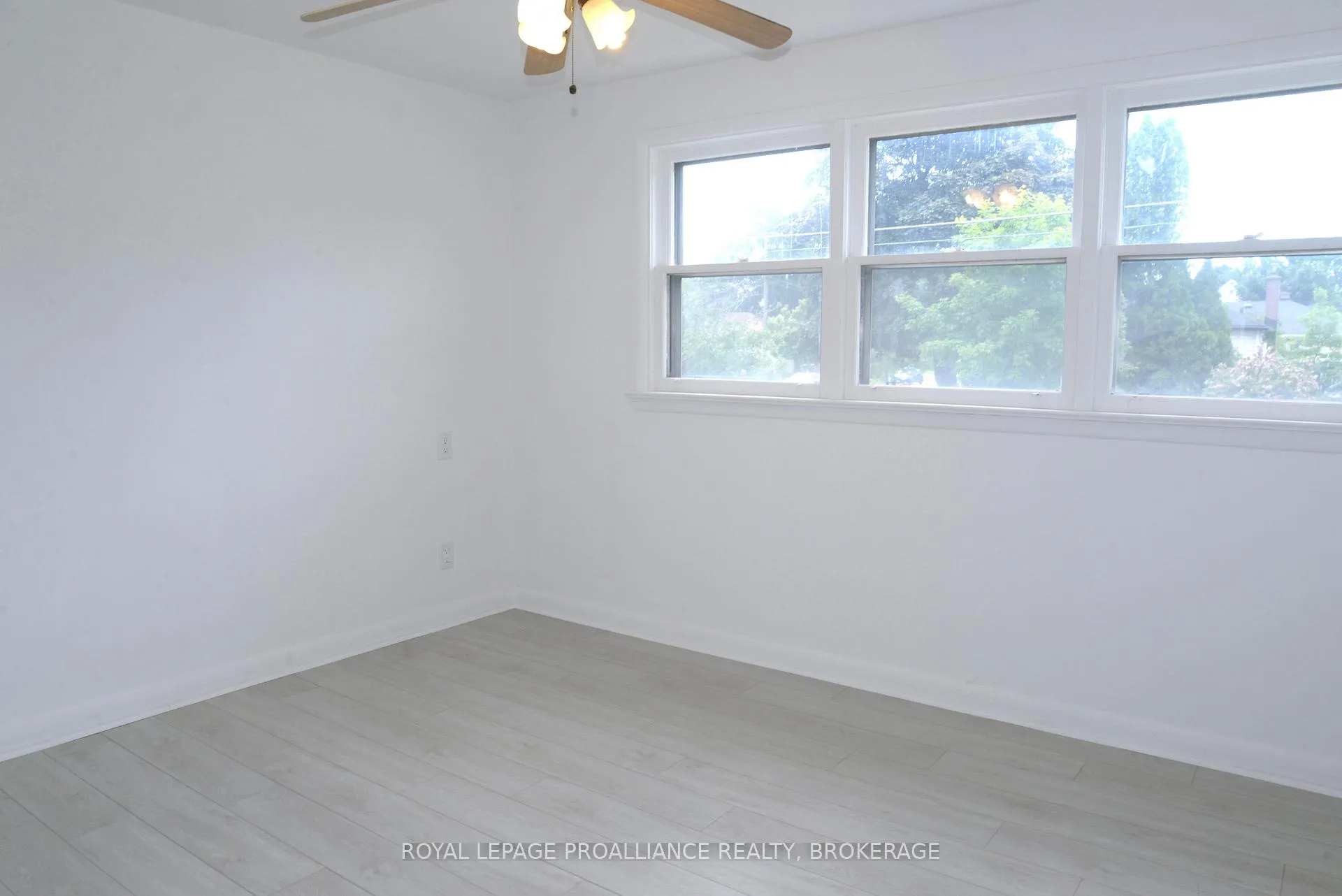 Photo 9 of 775 Alfred Crescent, Kingston, East of Sir John A. Blvd — HOMEH