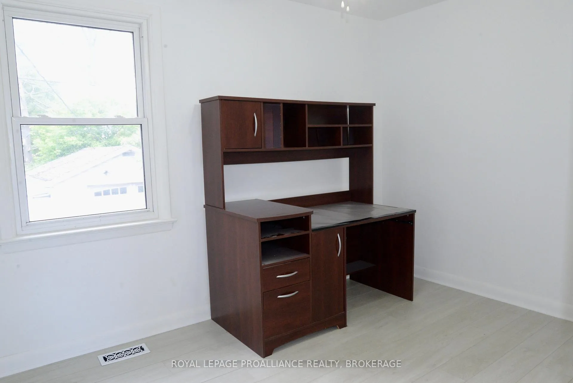 Photo 10 of 775 Alfred Crescent, Kingston, East of Sir John A. Blvd — HOMEH