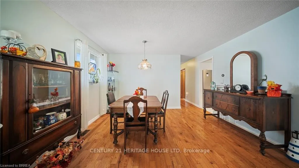 Photo 8 of 6442 Taylor Street, Niagara Falls, Dorchester — HOMEH