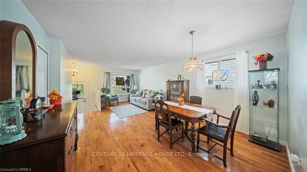 Photo 9 of 6442 Taylor Street, Niagara Falls, Dorchester — HOMEH