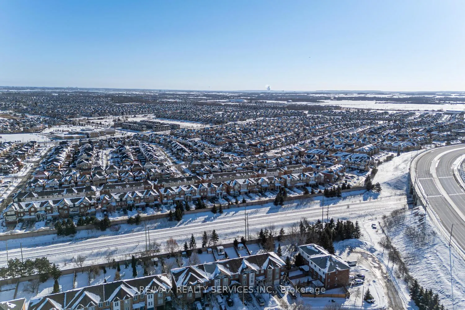 Photo 3 of 67 Decker Hollow Circle, Brampton, Credit Valley — HOMEH
