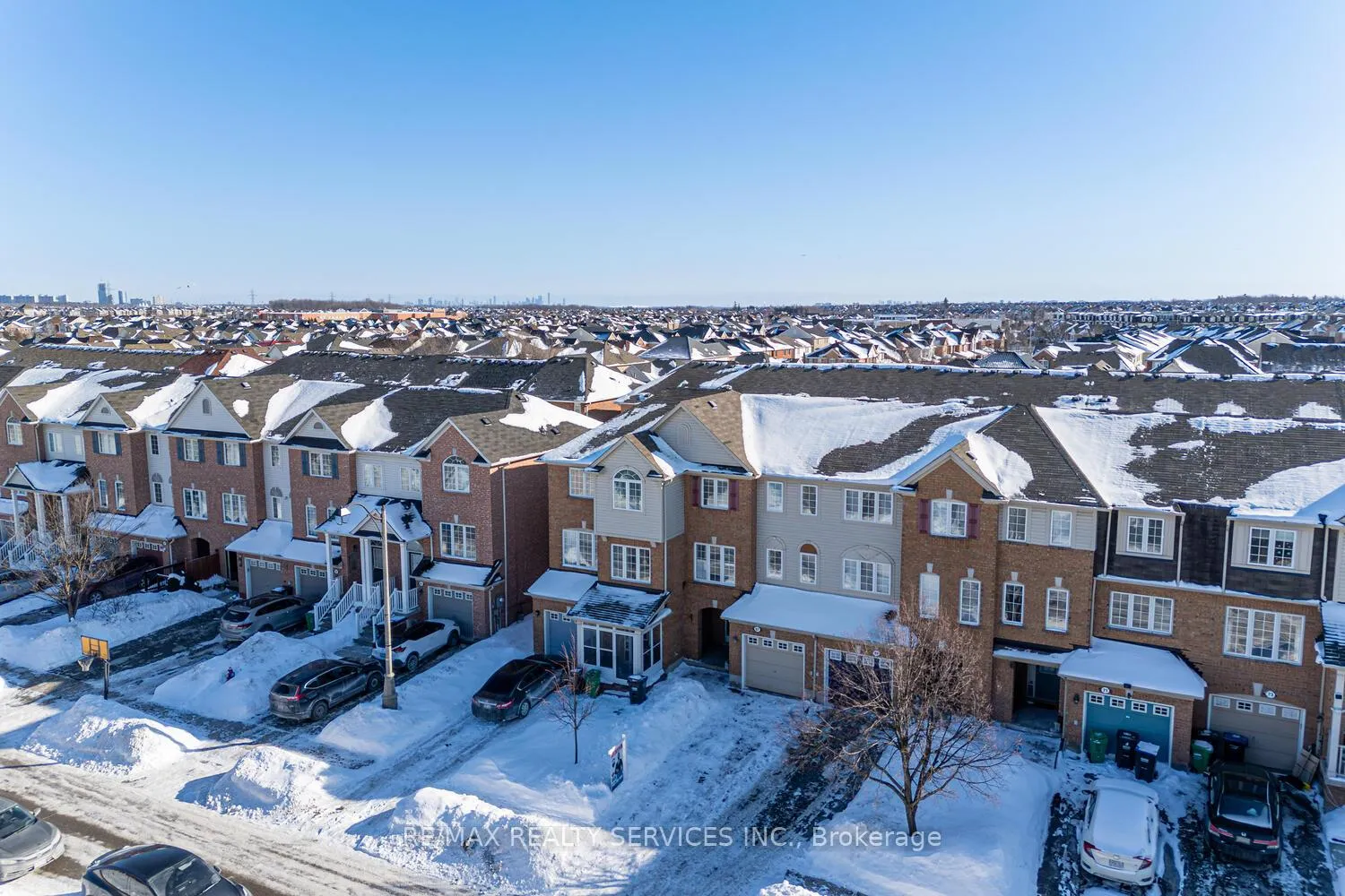 Photo 4 of 67 Decker Hollow Circle, Brampton, Credit Valley — HOMEH