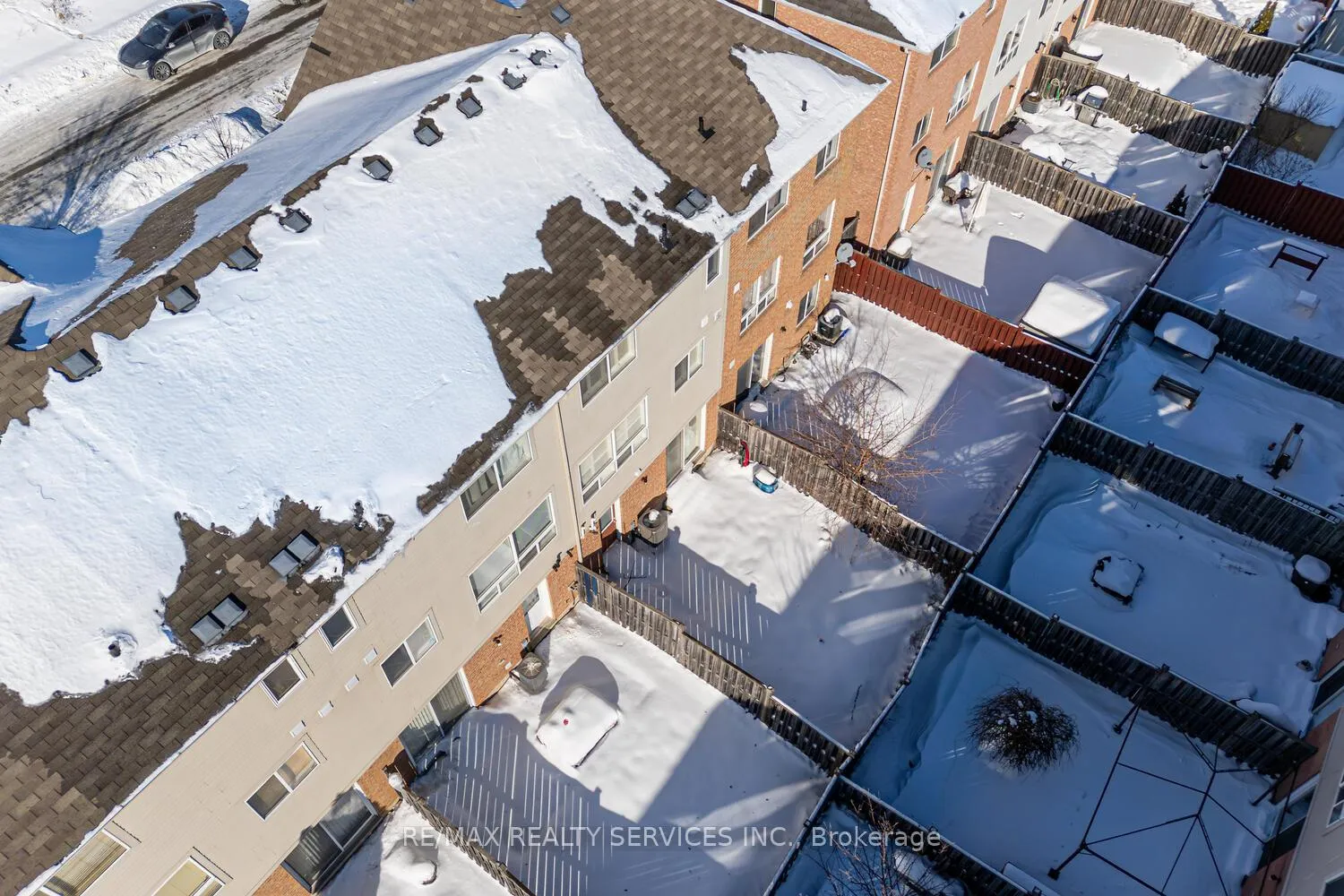 Photo 5 of 67 Decker Hollow Circle, Brampton, Credit Valley — HOMEH