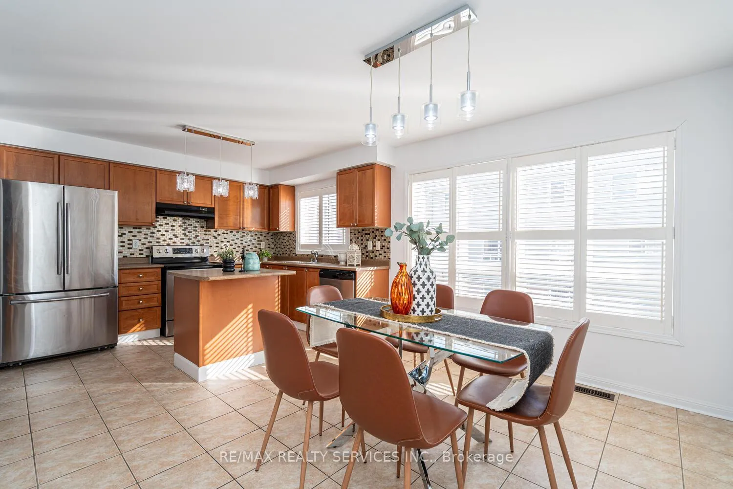 Photo 15 of 67 Decker Hollow Circle, Brampton, Credit Valley — HOMEH