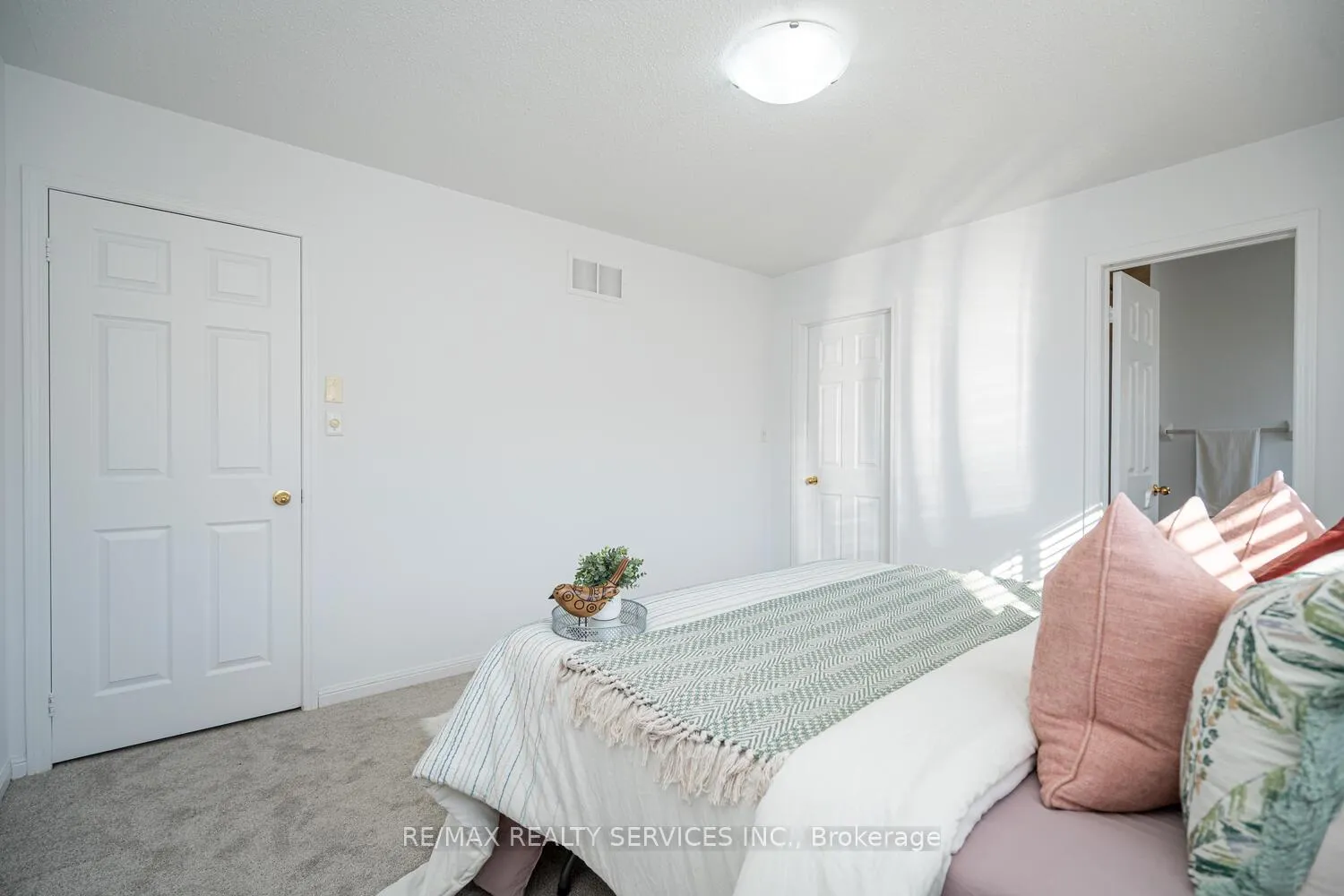 Photo 30 of 67 Decker Hollow Circle, Brampton, Credit Valley — HOMEH