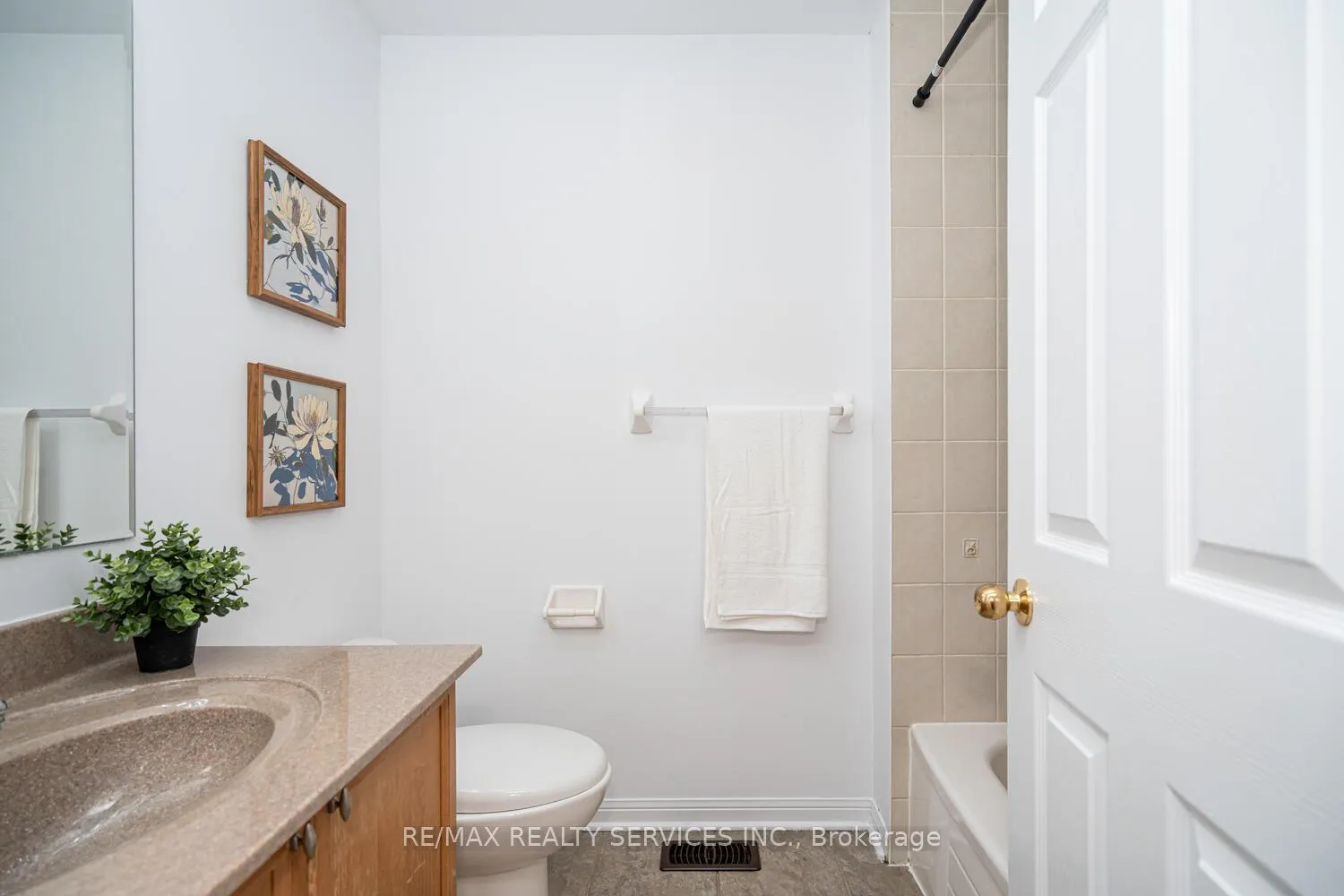 Photo 33 of 67 Decker Hollow Circle, Brampton, Credit Valley — HOMEH