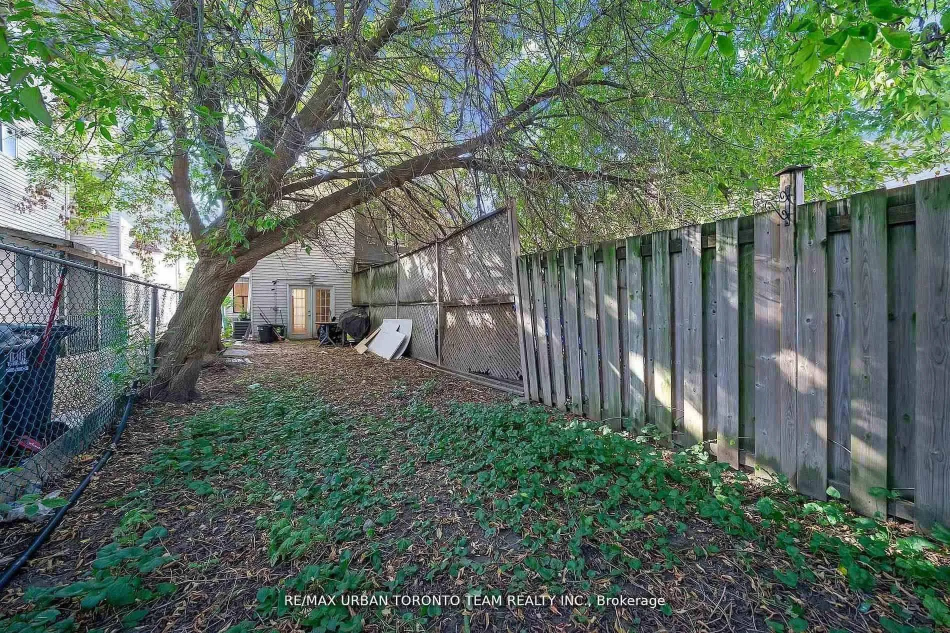 Photo 16 of Unit Main, 880 Dundas Street E, Toronto, South Riverdale — HOMEH