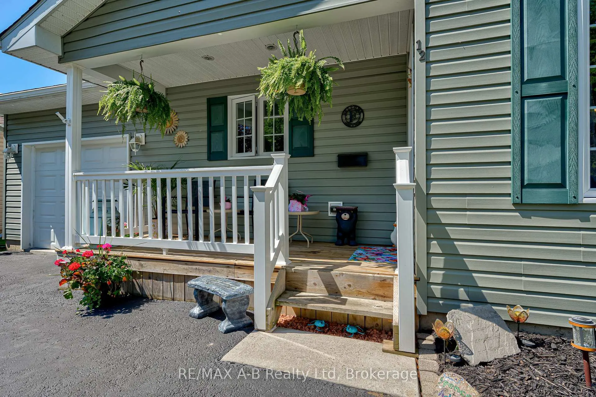 Photo 5 of 12 Kellestine Drive, Strathroy-Caradoc, SE — HOMEH