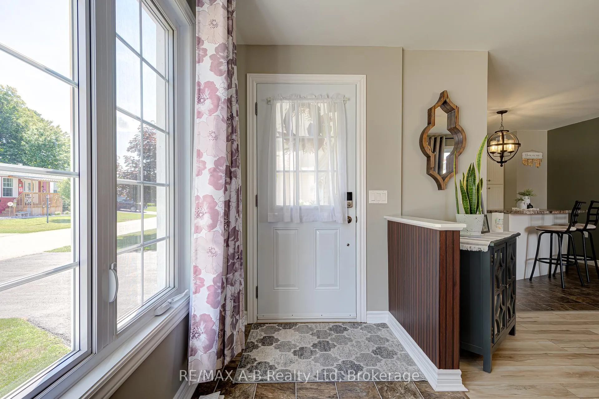Photo 8 of 12 Kellestine Drive, Strathroy-Caradoc, SE — HOMEH