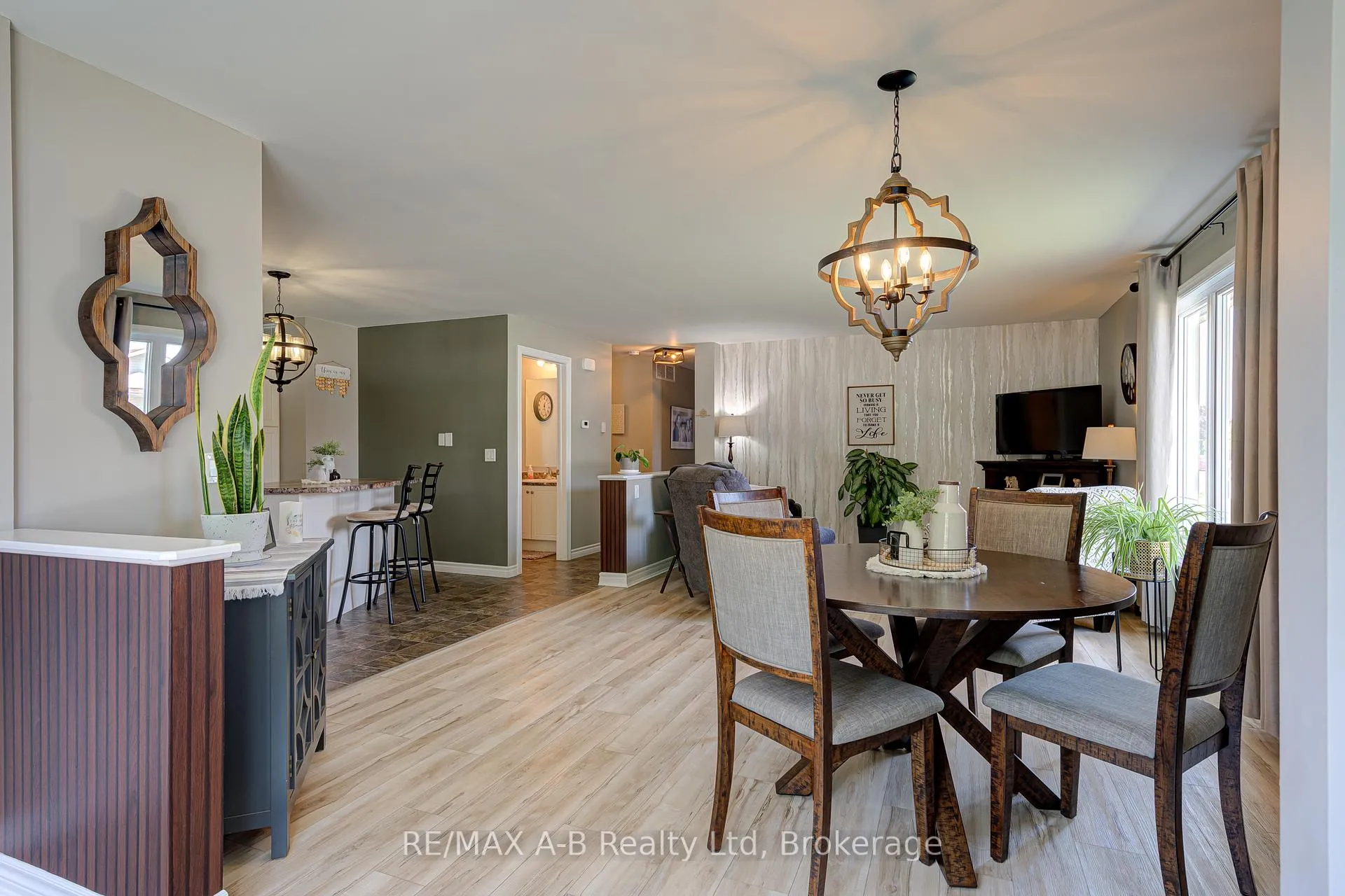 Photo 11 of 12 Kellestine Drive, Strathroy-Caradoc, SE — HOMEH