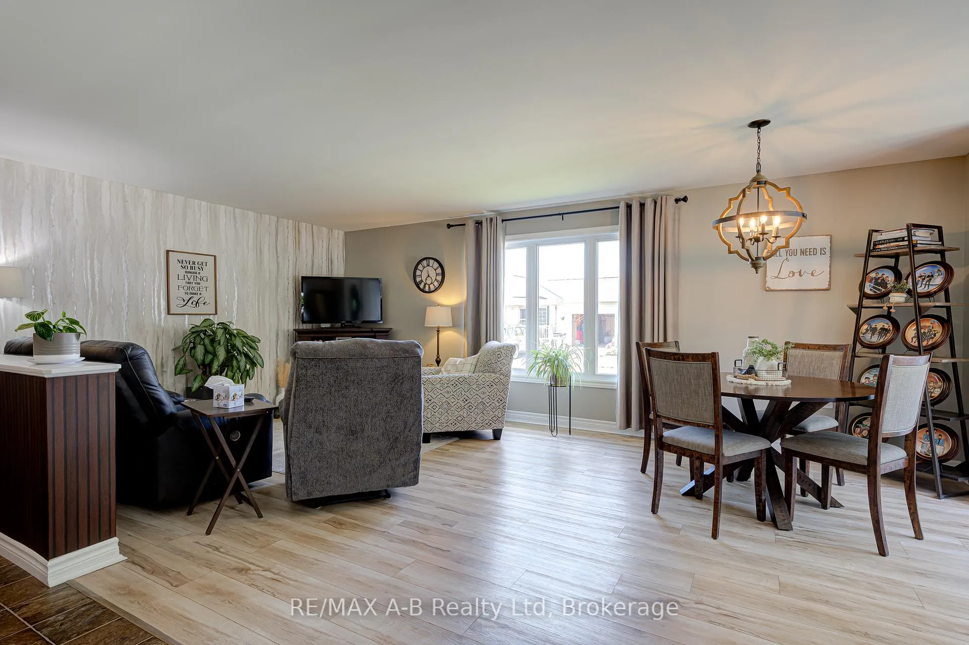 Photo 12 of 12 Kellestine Drive, Strathroy-Caradoc, SE — HOMEH