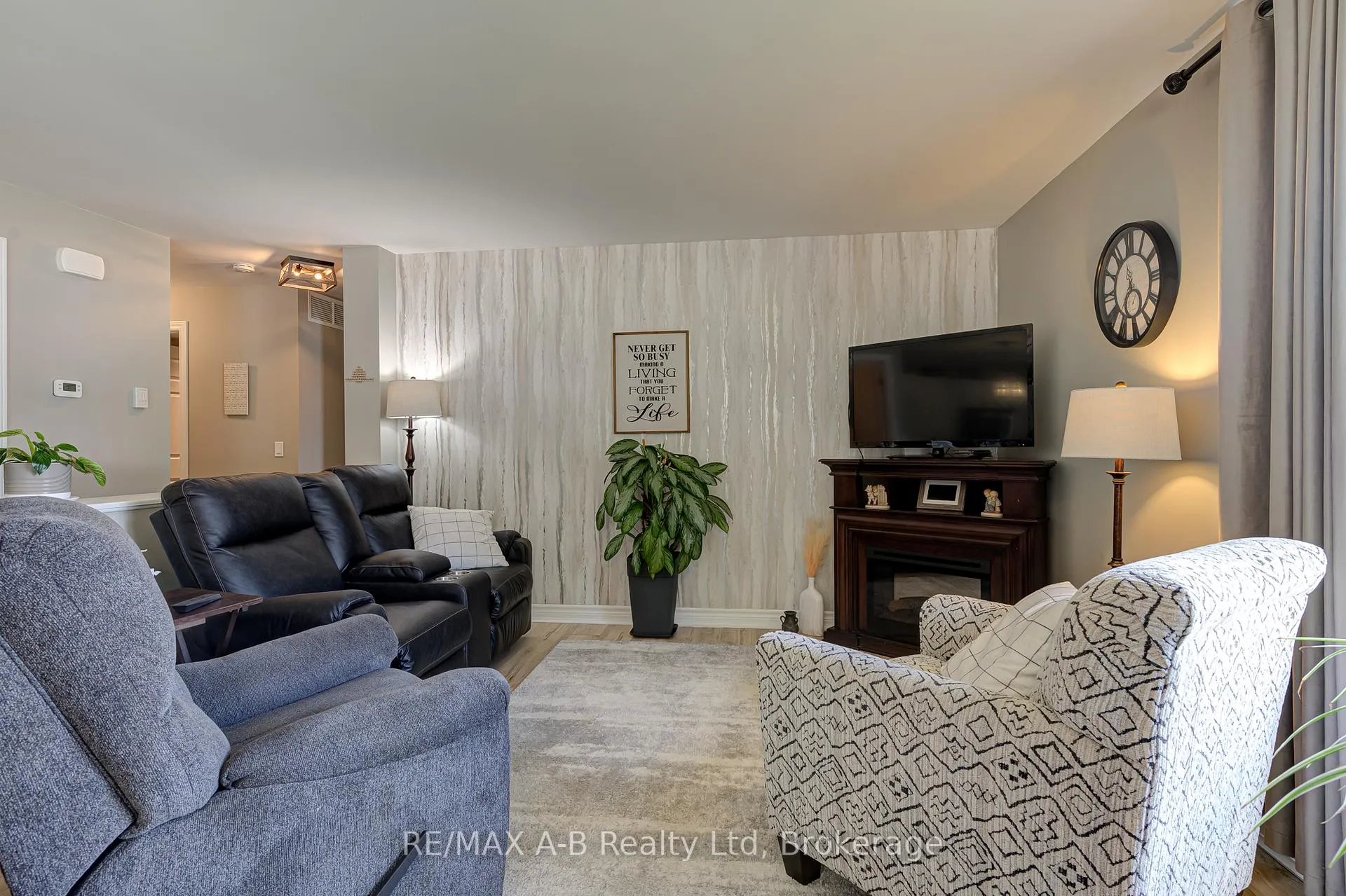 Photo 14 of 12 Kellestine Drive, Strathroy-Caradoc, SE — HOMEH