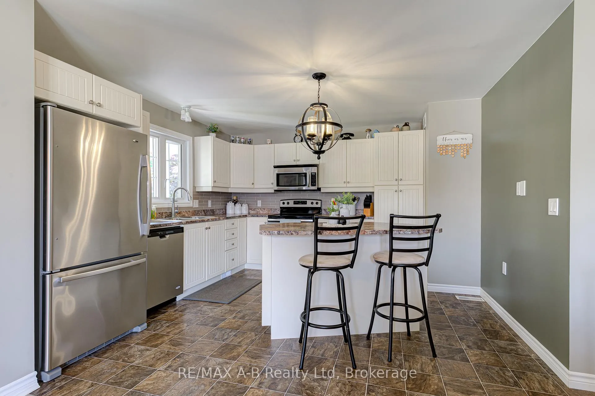 Photo 15 of 12 Kellestine Drive, Strathroy-Caradoc, SE — HOMEH