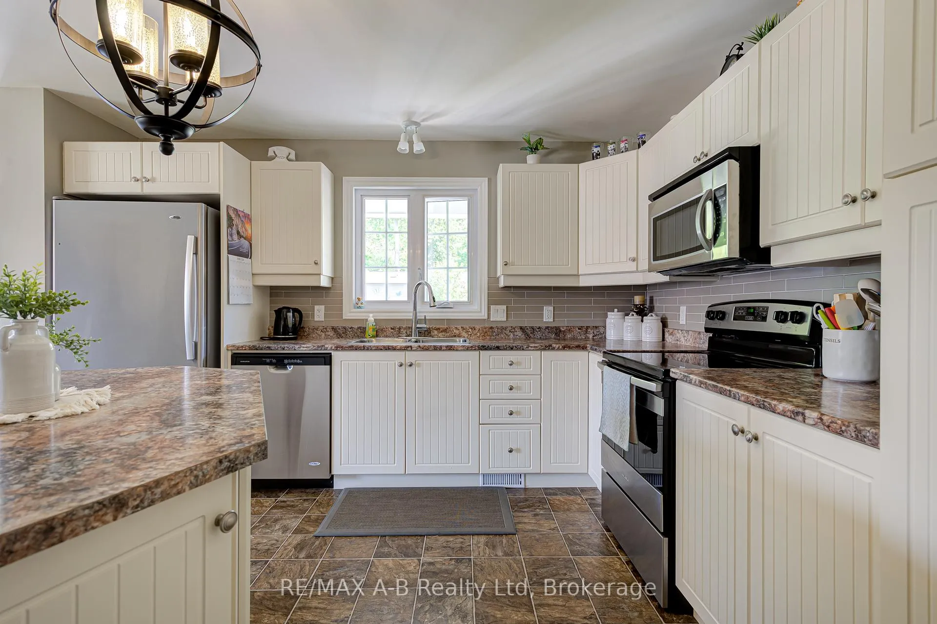 Photo 17 of 12 Kellestine Drive, Strathroy-Caradoc, SE — HOMEH