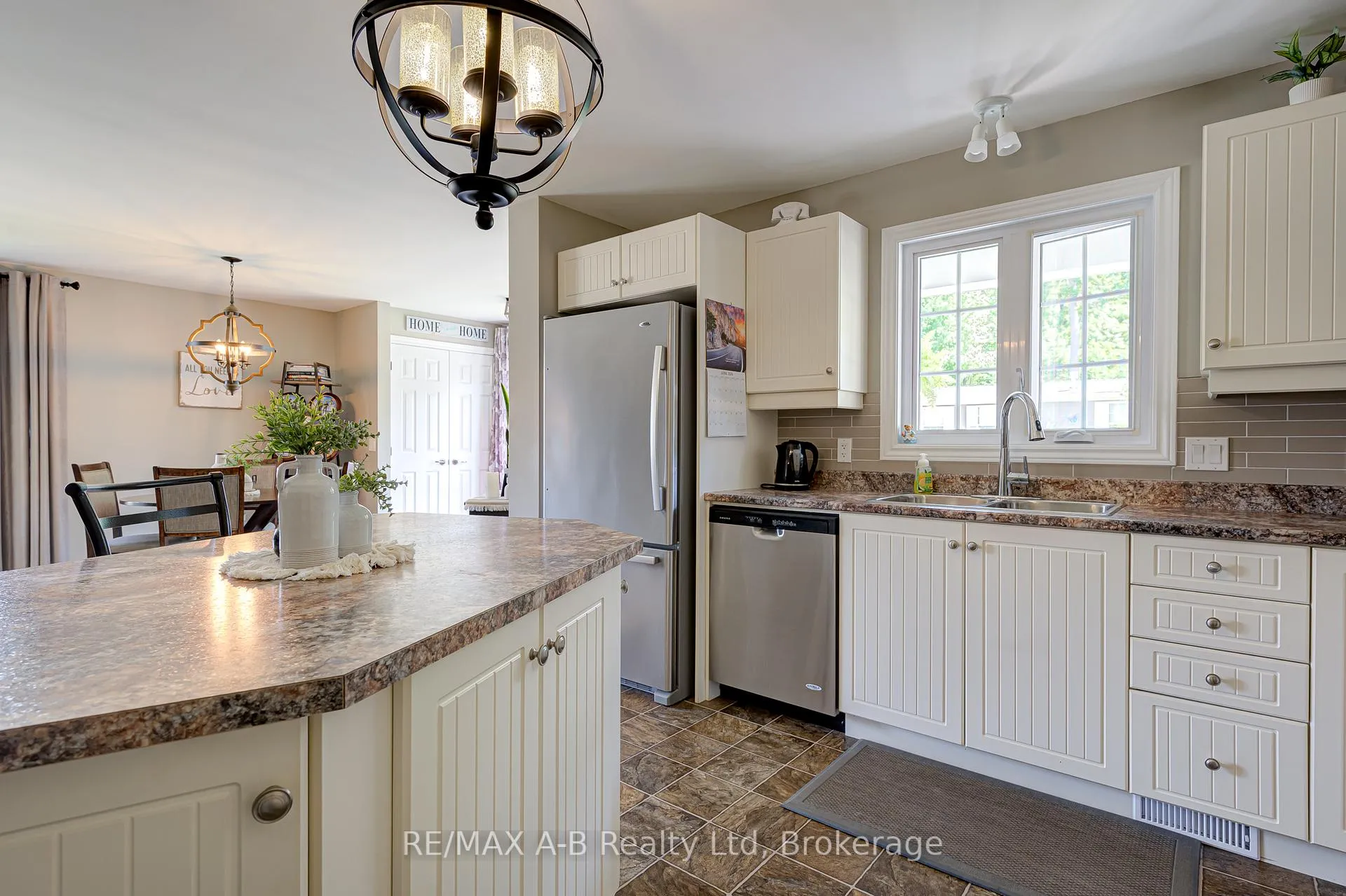 Photo 18 of 12 Kellestine Drive, Strathroy-Caradoc, SE — HOMEH
