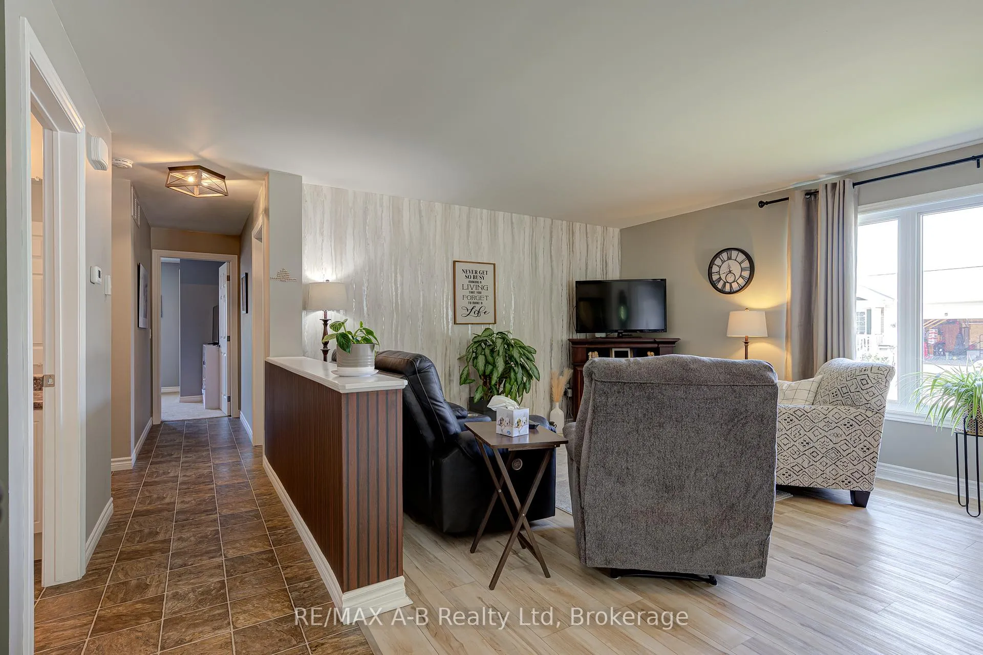Photo 20 of 12 Kellestine Drive, Strathroy-Caradoc, SE — HOMEH