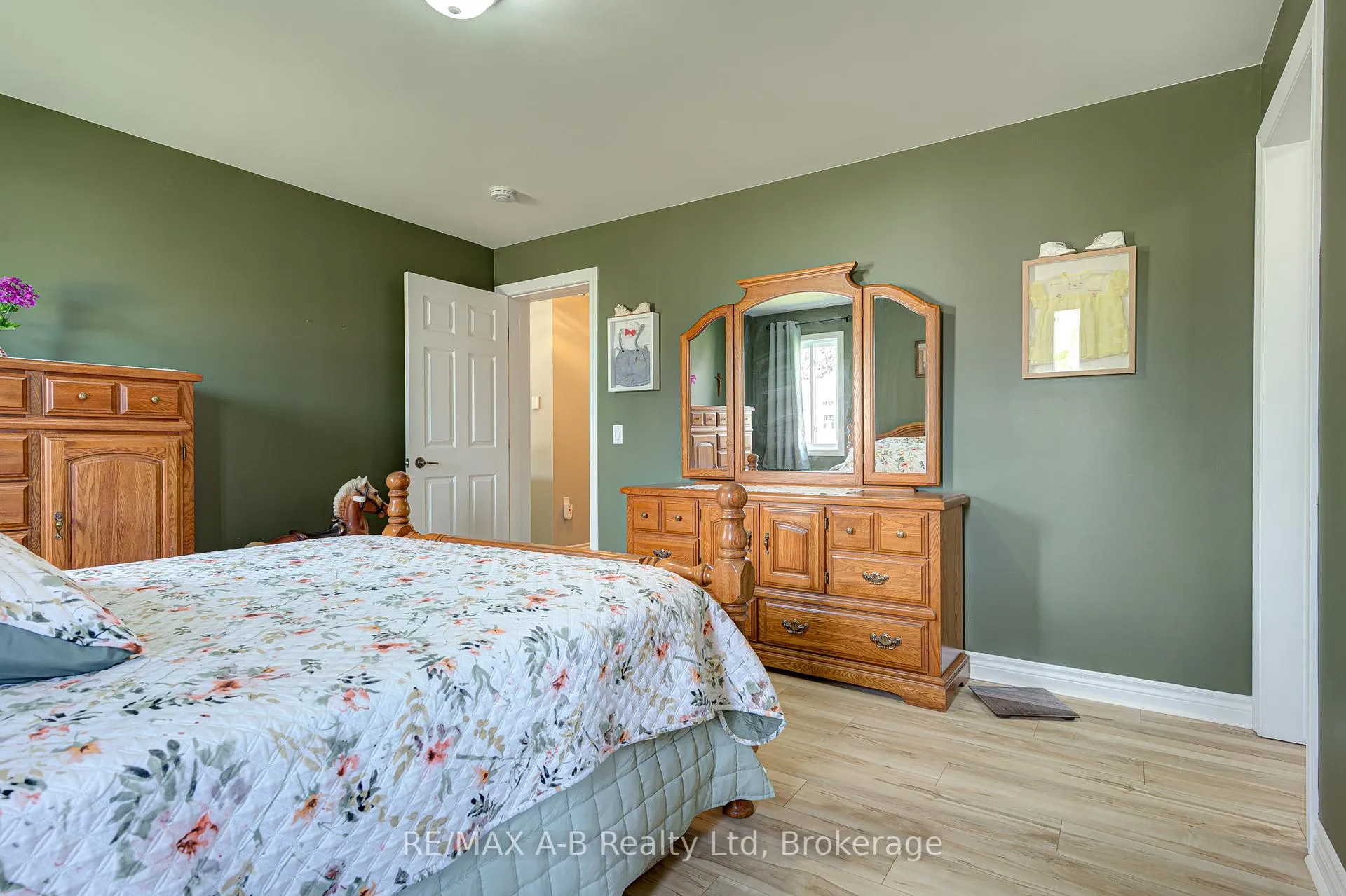 Photo 23 of 12 Kellestine Drive, Strathroy-Caradoc, SE — HOMEH