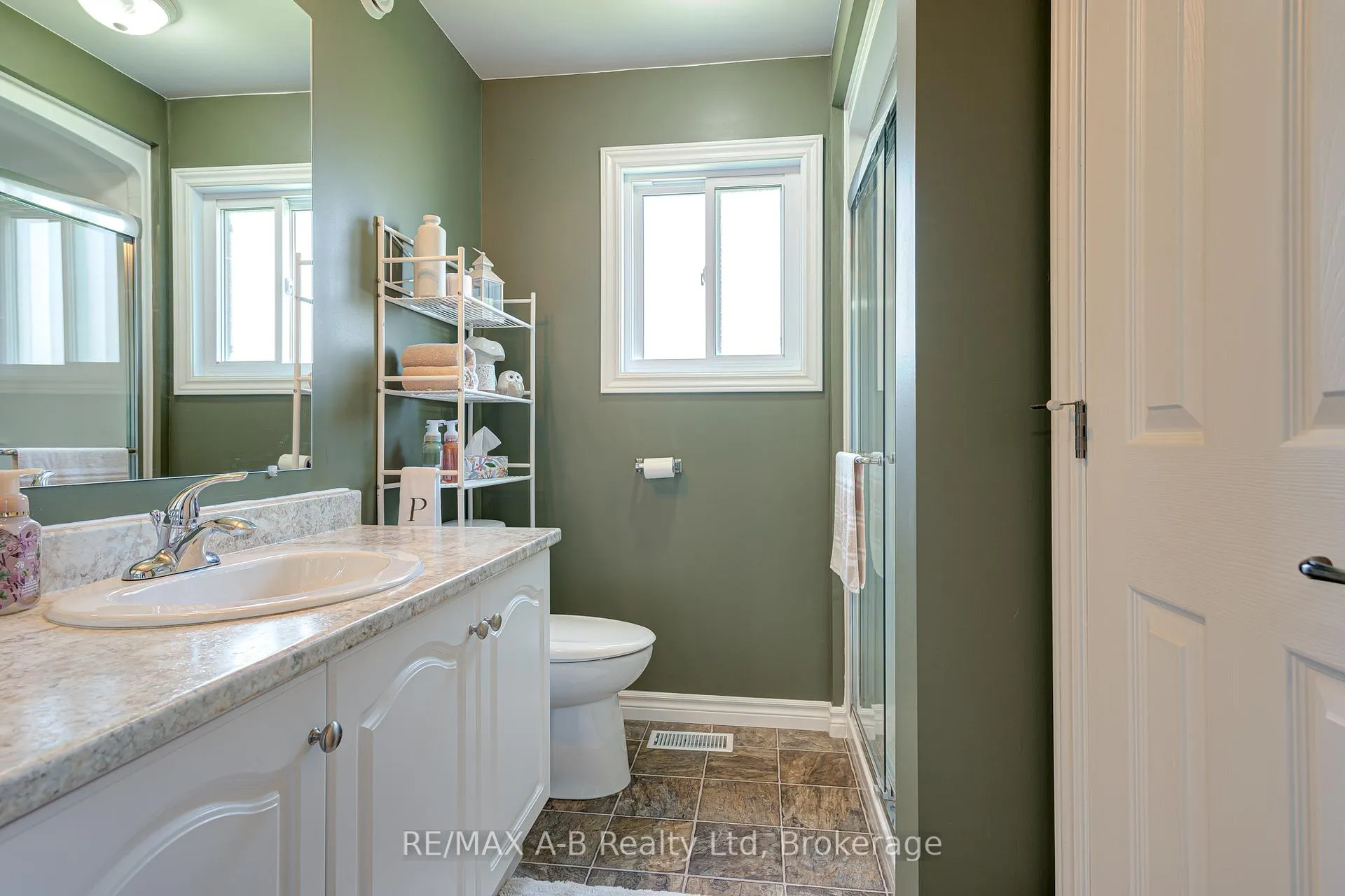 Photo 25 of 12 Kellestine Drive, Strathroy-Caradoc, SE — HOMEH