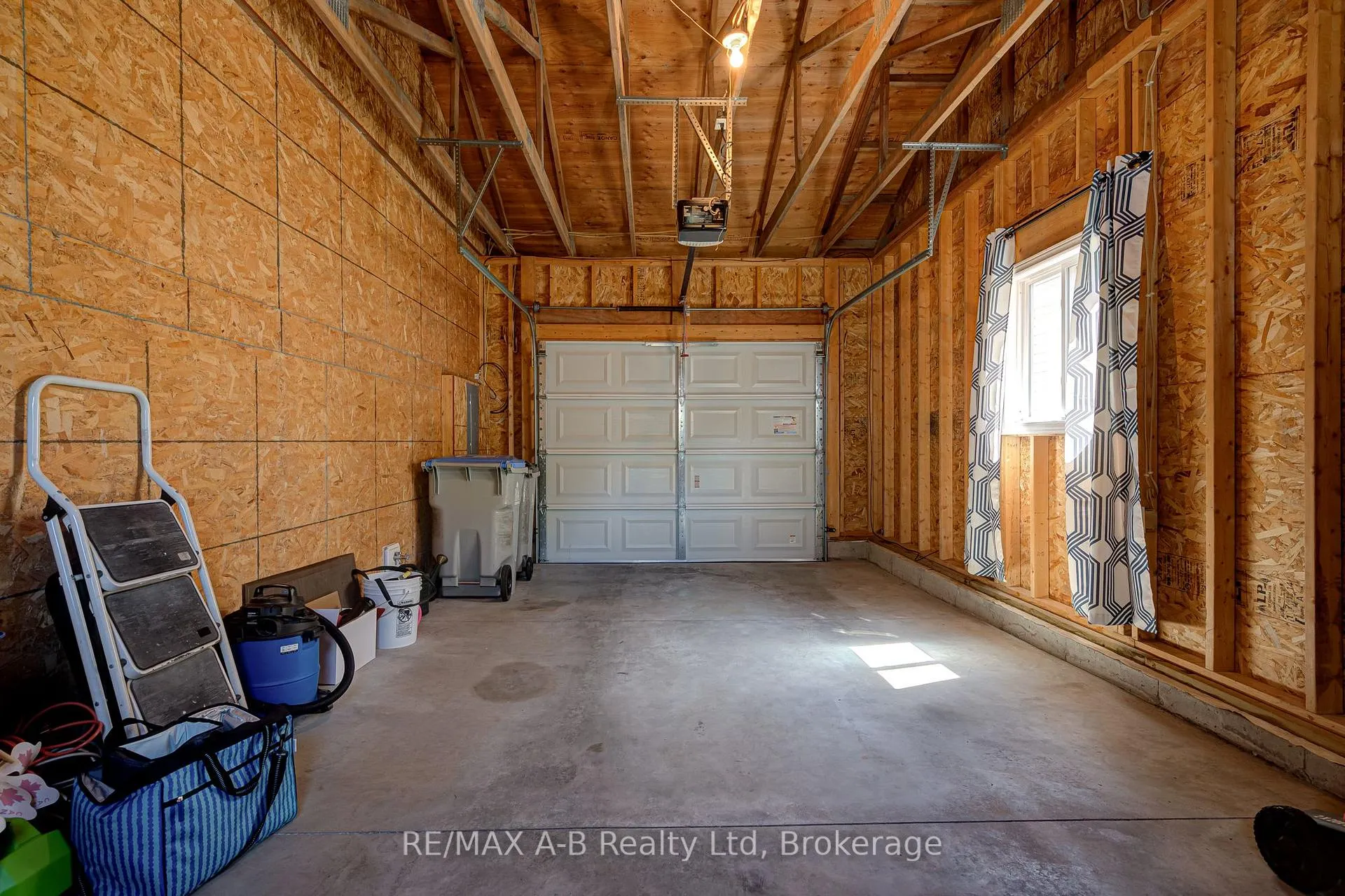 Photo 29 of 12 Kellestine Drive, Strathroy-Caradoc, SE — HOMEH
