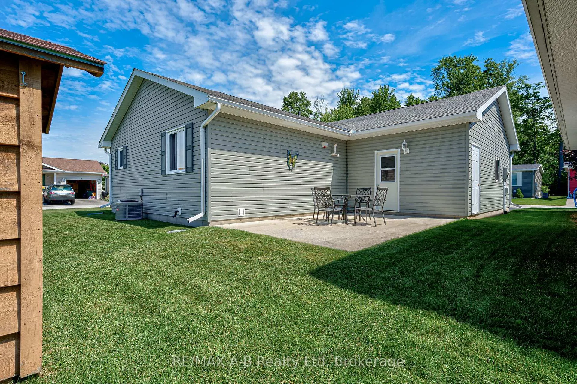Photo 31 of 12 Kellestine Drive, Strathroy-Caradoc, SE — HOMEH