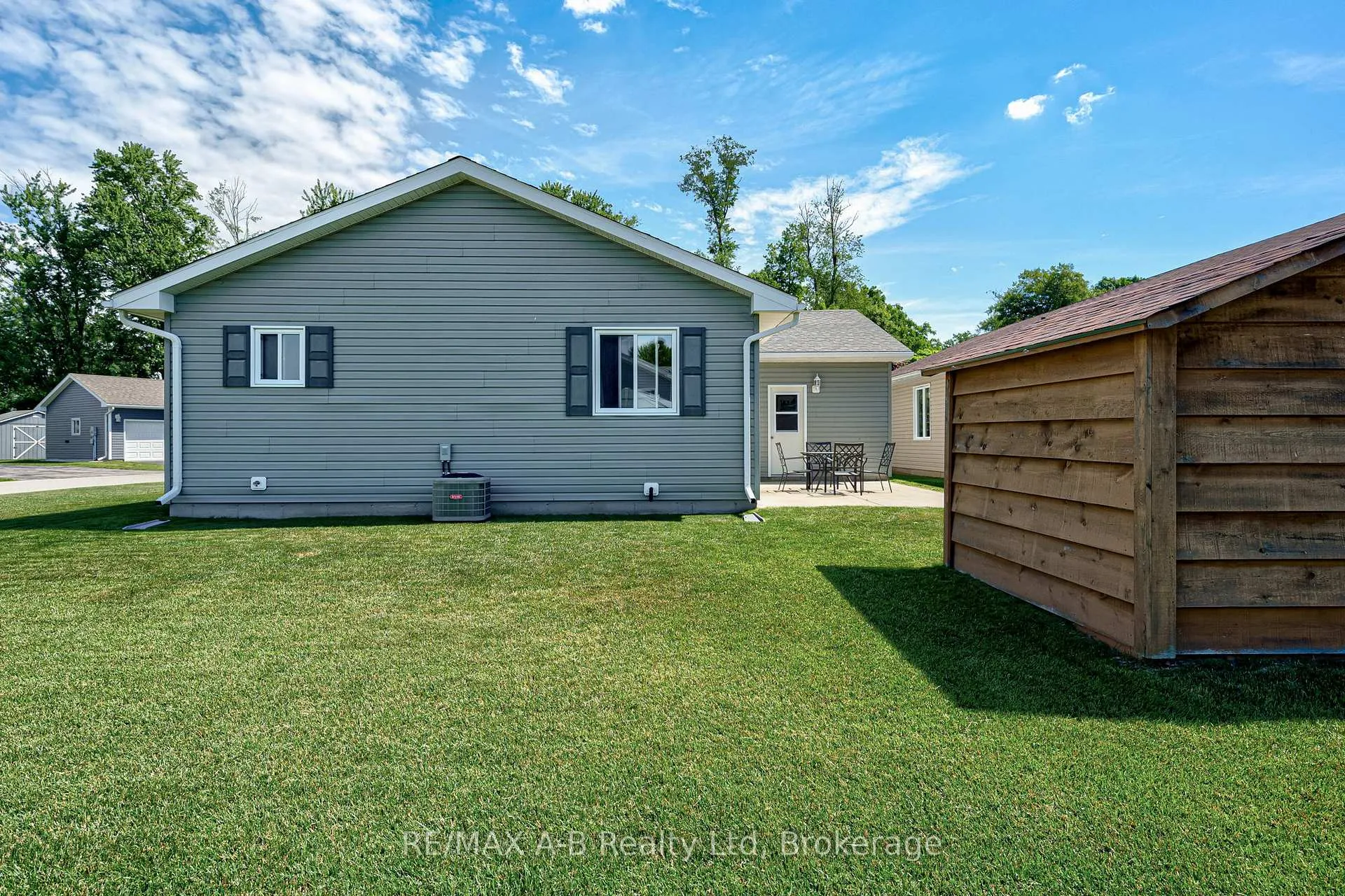 Photo 32 of 12 Kellestine Drive, Strathroy-Caradoc, SE — HOMEH