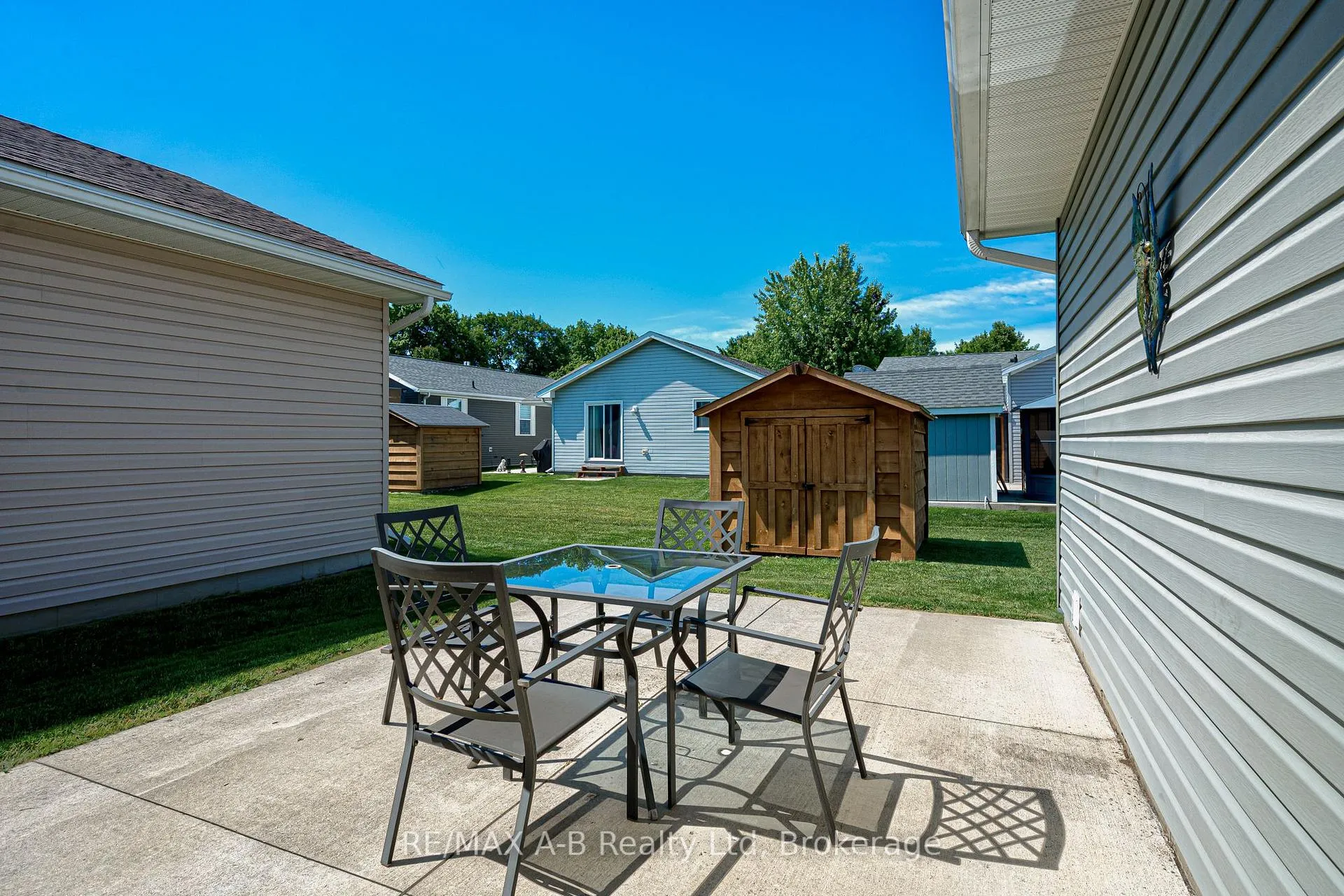 Photo 35 of 12 Kellestine Drive, Strathroy-Caradoc, SE — HOMEH