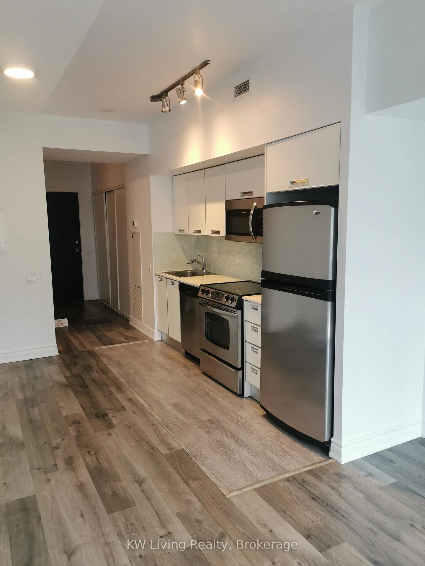Photo 3 of Unit 904, 33 Charles Street E, Toronto, Church-Yonge Corridor — HOMEH