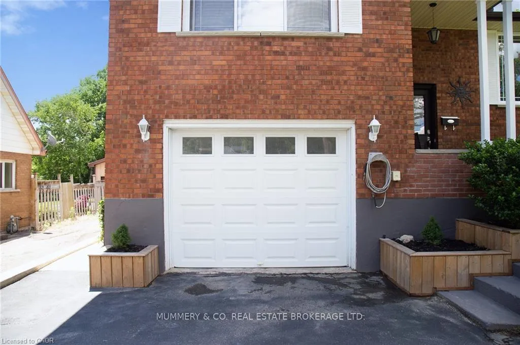 Photo 2 of 294 South Drive S, Norfolk, Simcoe — HOMEH