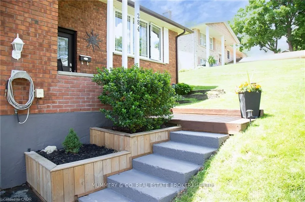 Photo 3 of 294 South Drive S, Norfolk, Simcoe — HOMEH