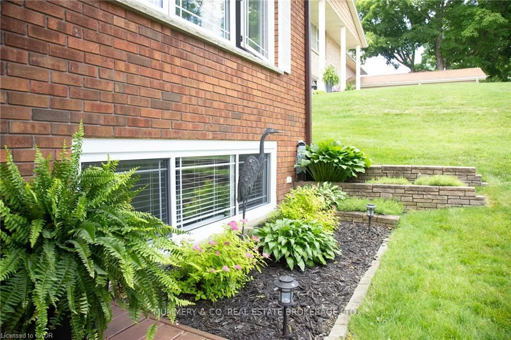Photo 5 of 294 South Drive S, Norfolk, Simcoe — HOMEH