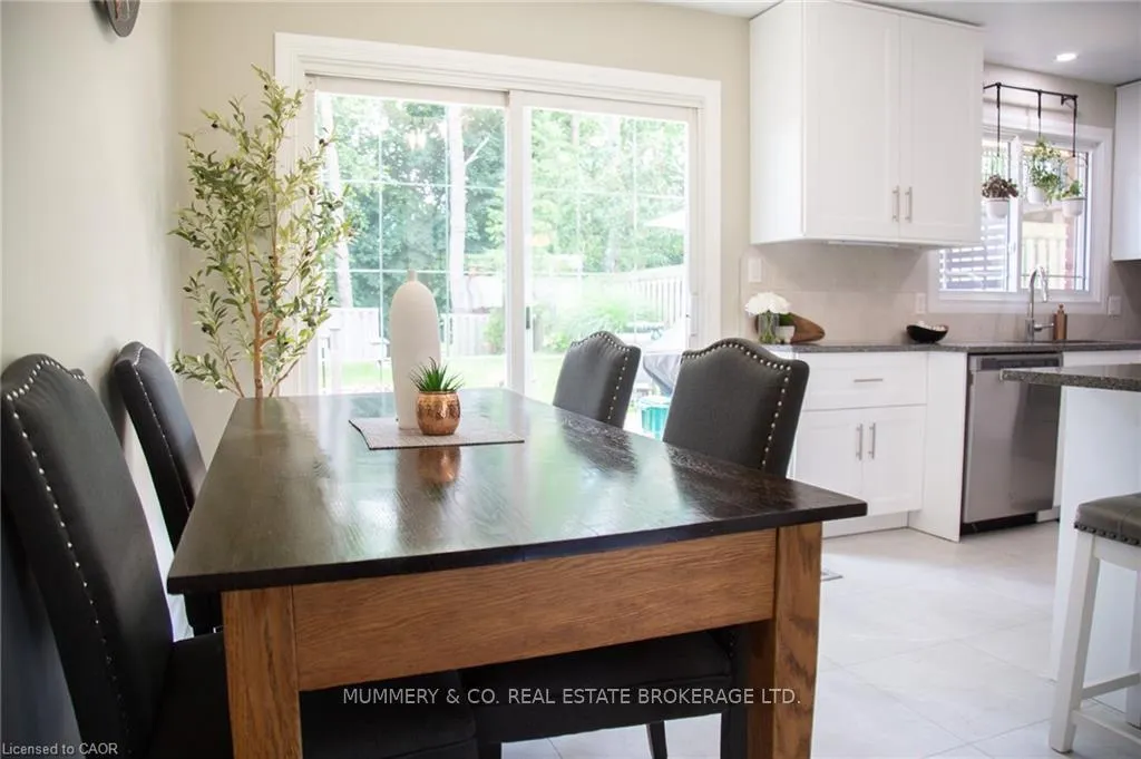 Photo 10 of 294 South Drive S, Norfolk, Simcoe — HOMEH