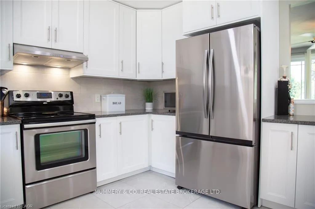 Photo 16 of 294 South Drive S, Norfolk, Simcoe — HOMEH