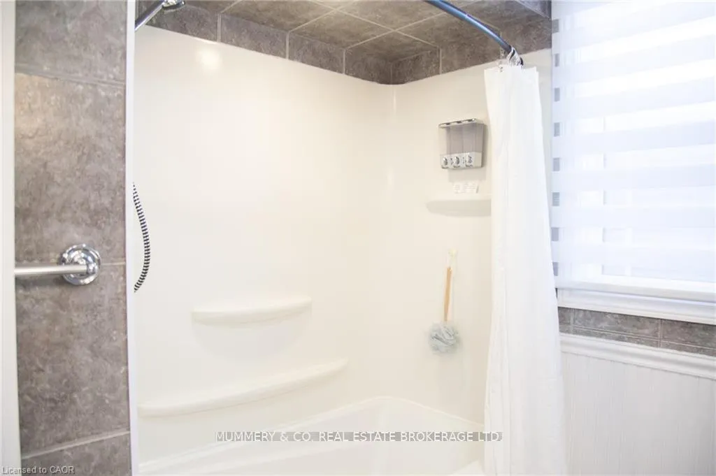 Photo 24 of 294 South Drive S, Norfolk, Simcoe — HOMEH