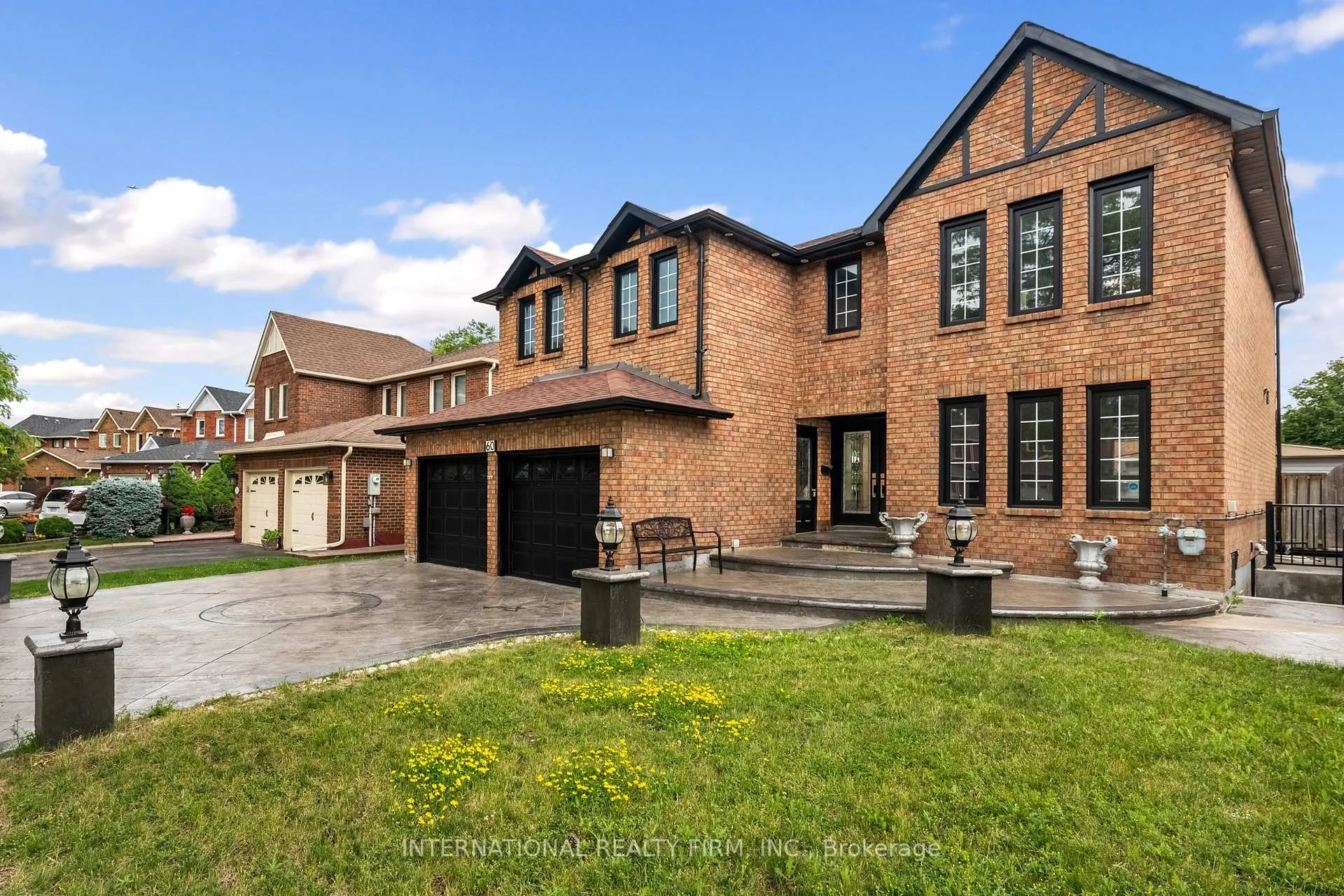 Photo 3 of 60 Major William Sharpe Drive, Brampton, Northwood Park — HOMEH