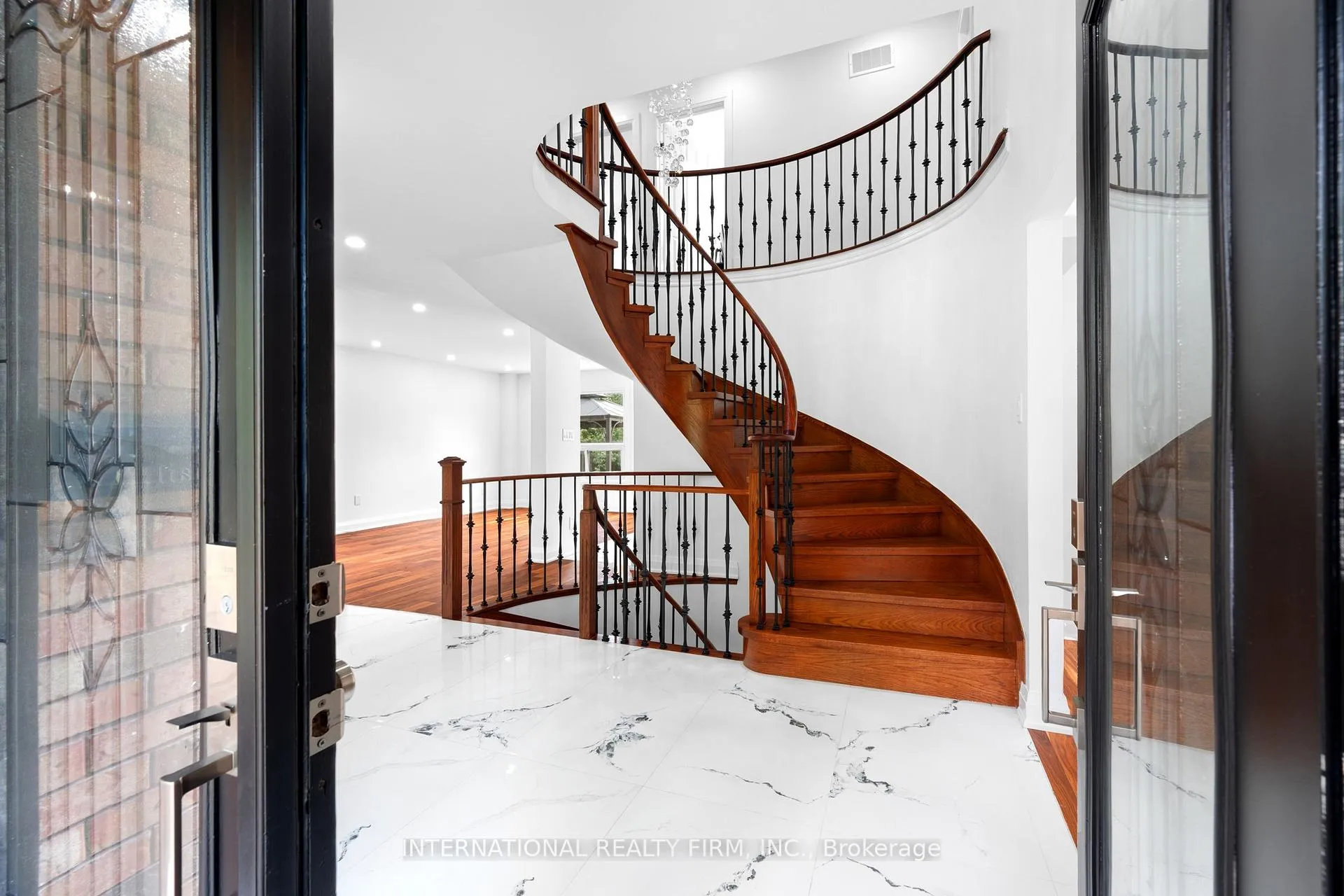 Photo 5 of 60 Major William Sharpe Drive, Brampton, Northwood Park — HOMEH