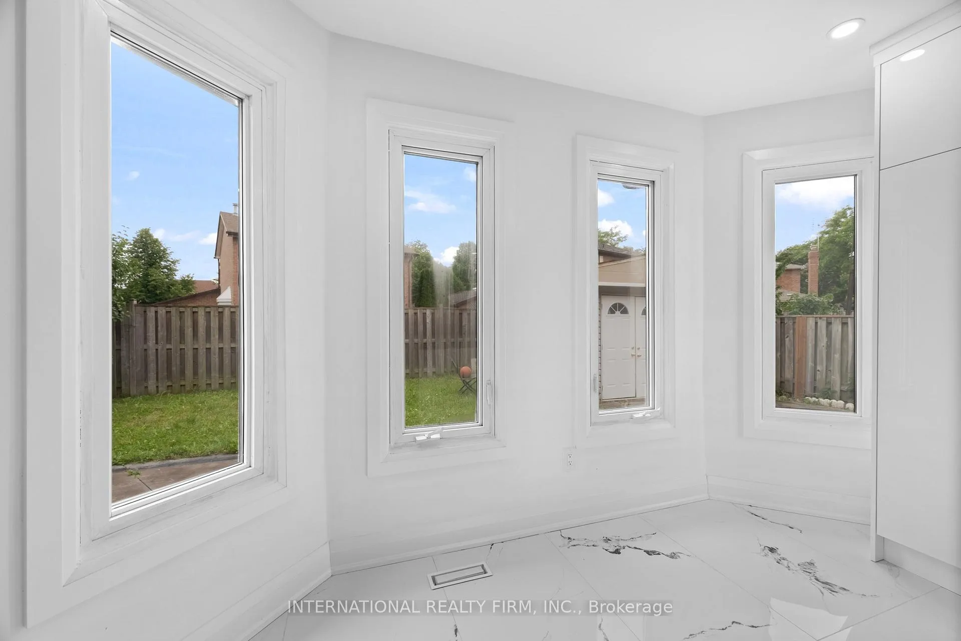 Photo 17 of 60 Major William Sharpe Drive, Brampton, Northwood Park — HOMEH
