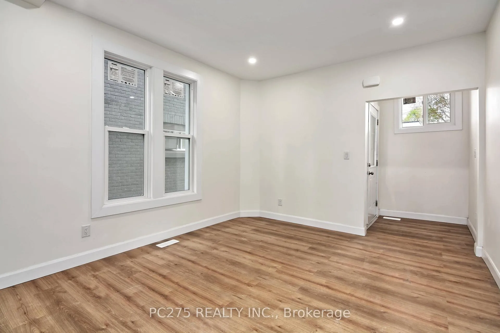 Photo 5 of 272 Vidal Street S, Sarnia — HOMEH