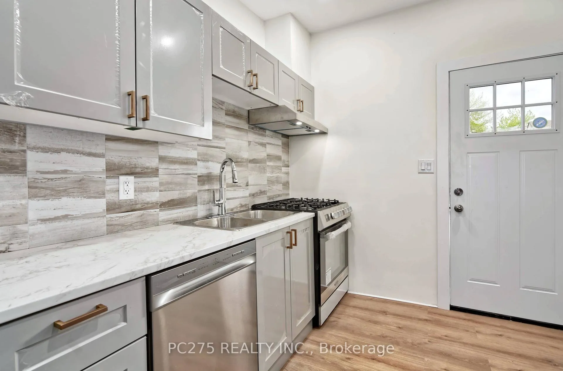 Photo 8 of 272 Vidal Street S, Sarnia — HOMEH
