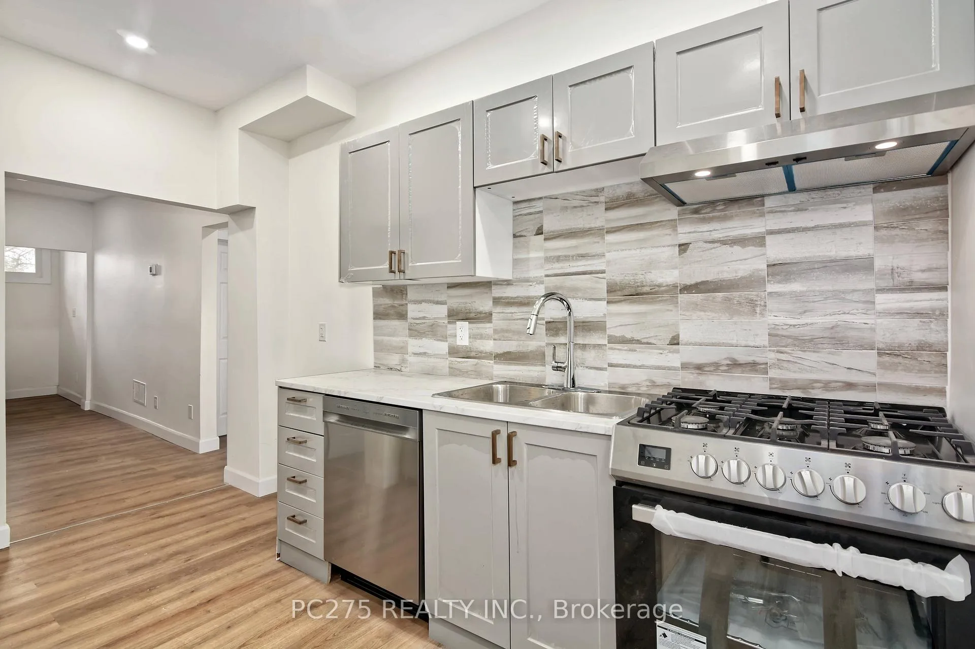 Photo 9 of 272 Vidal Street S, Sarnia — HOMEH