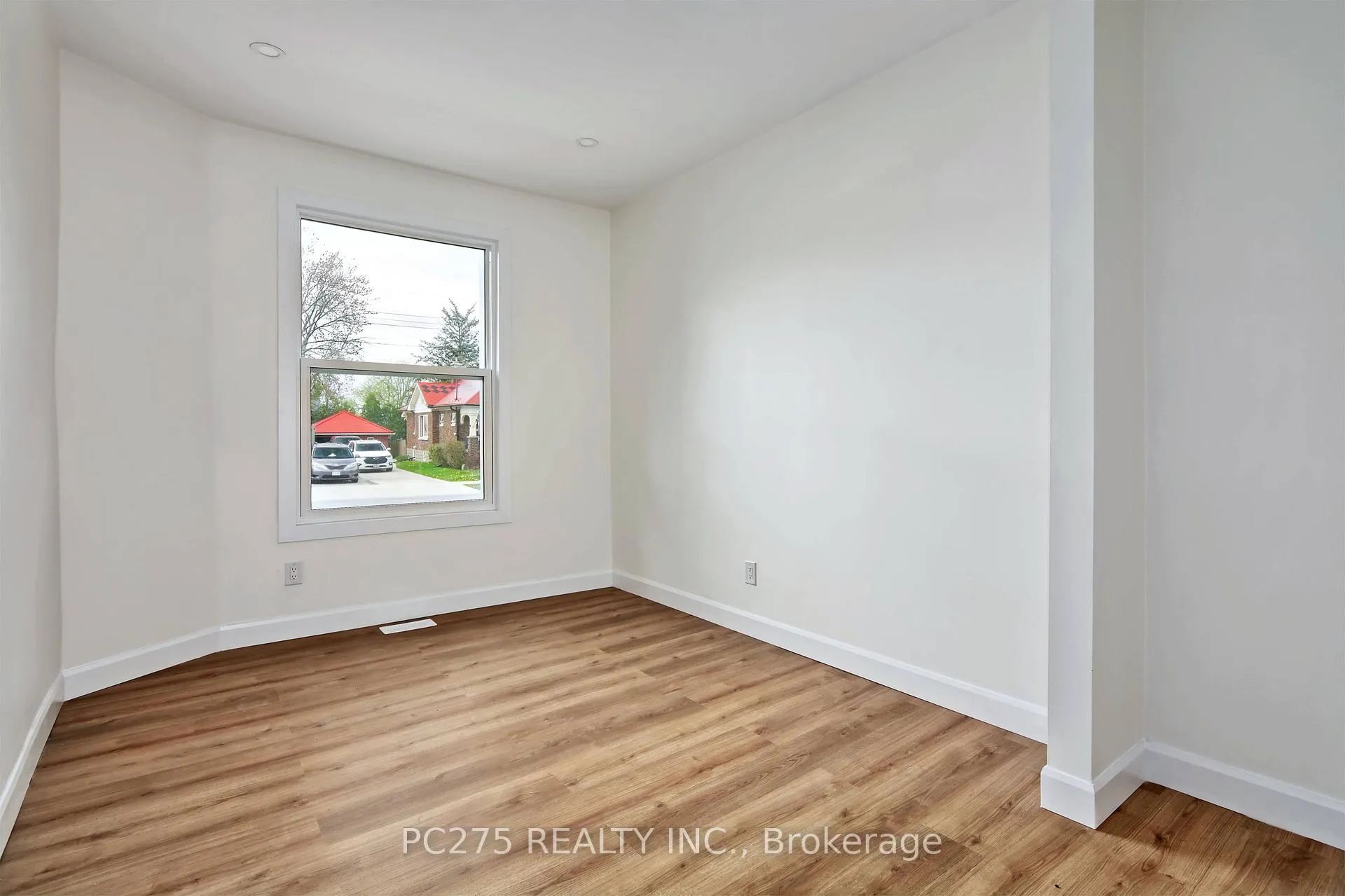 Photo 12 of 272 Vidal Street S, Sarnia — HOMEH