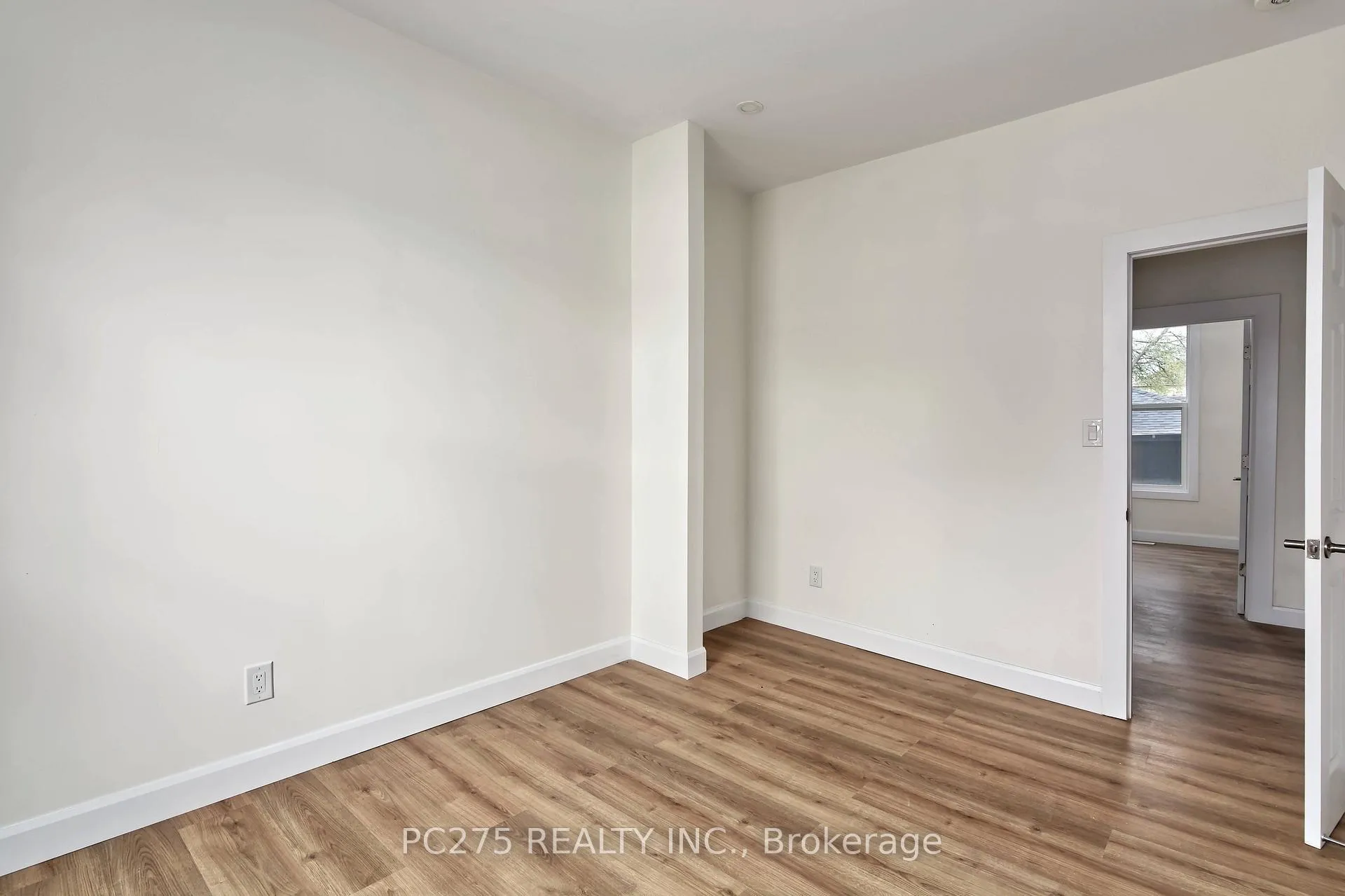Photo 13 of 272 Vidal Street S, Sarnia — HOMEH