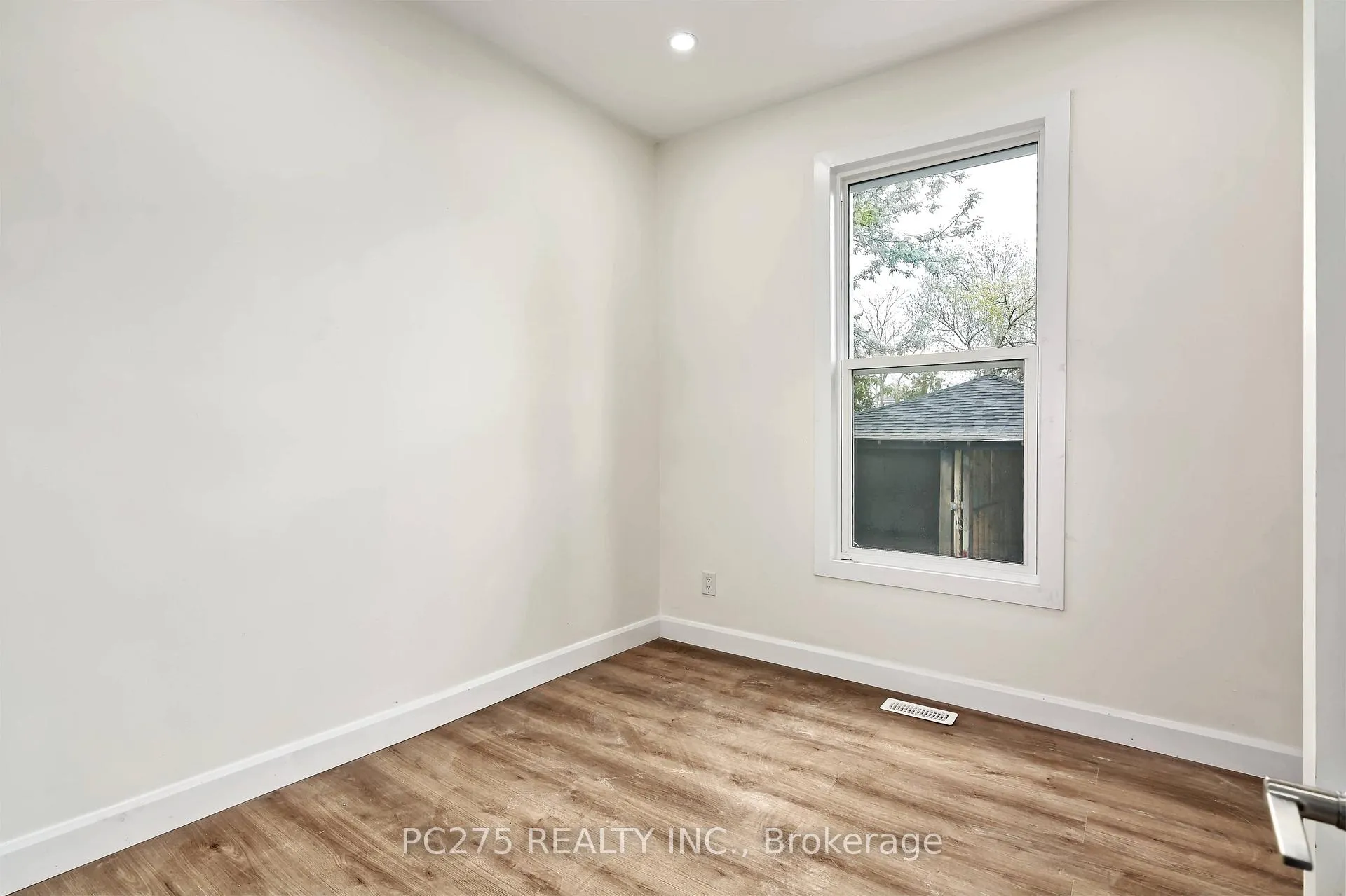 Photo 14 of 272 Vidal Street S, Sarnia — HOMEH