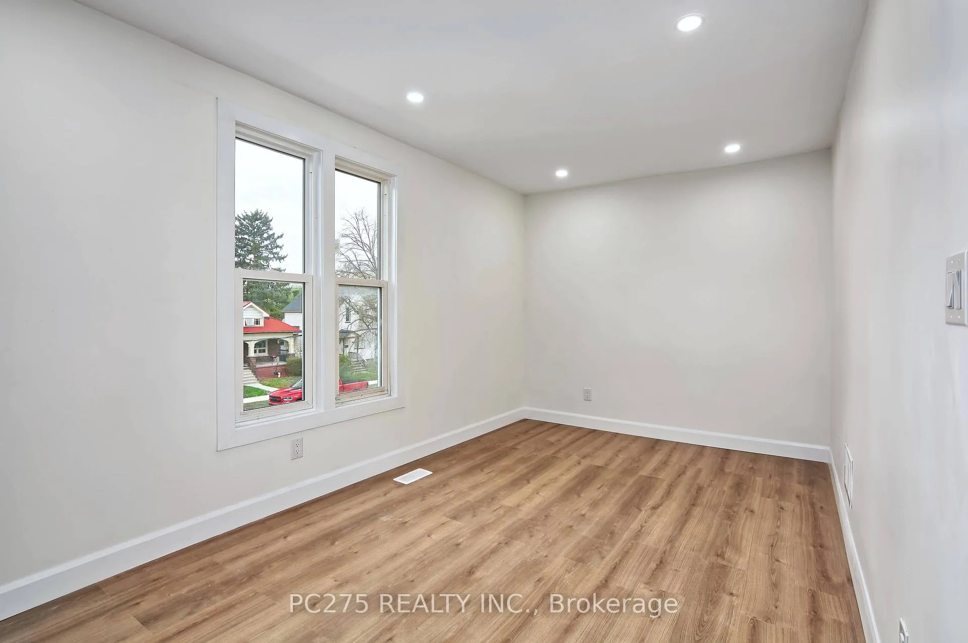 Photo 23 of 272 Vidal Street S, Sarnia — HOMEH