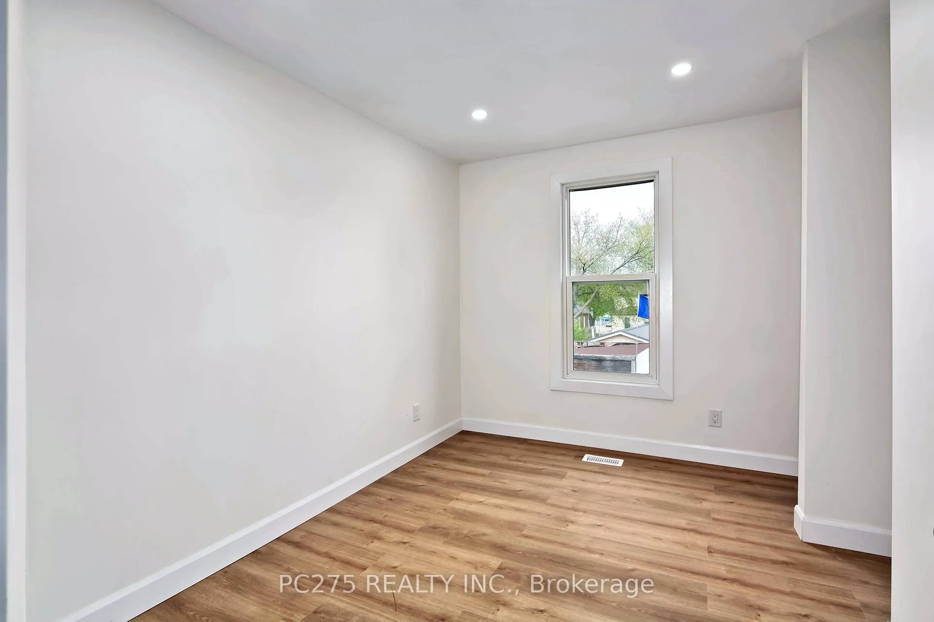 Photo 29 of 272 Vidal Street S, Sarnia — HOMEH